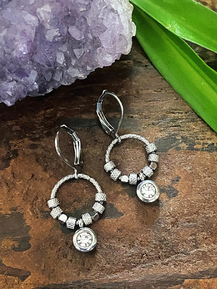 Hypoallergenic Earrings: A 2026 Buyer's Guide to Posts, Metals, and Skin Sensitivity