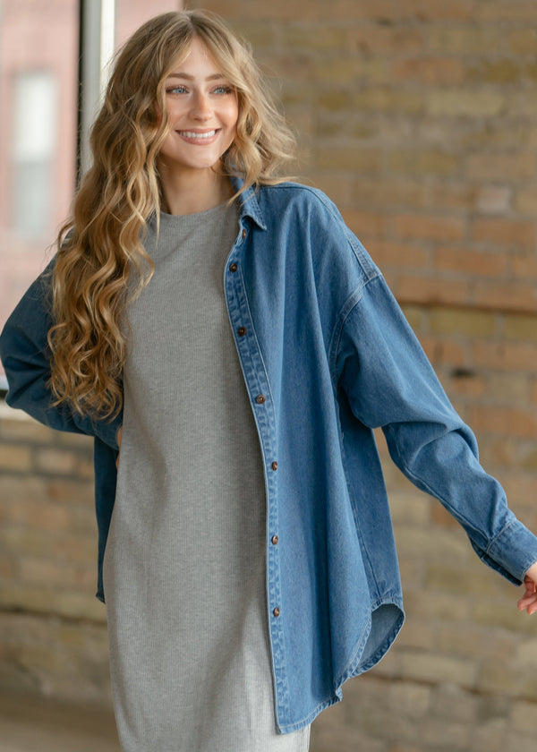Modest Dressing Across Faith Traditions: A Cross-Cultural History of the Knee, the Shoulder, and the Collarbone