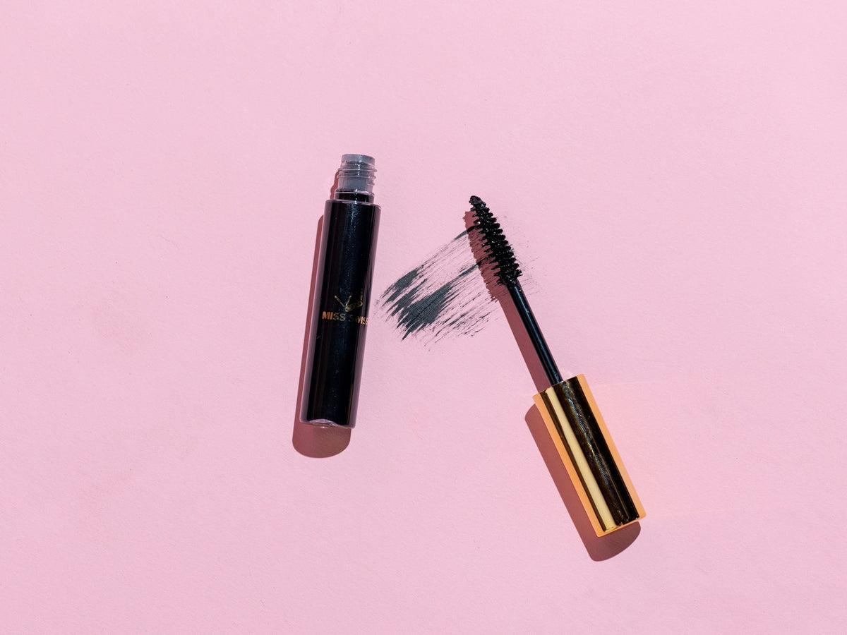 Mascara wand and lashes — myth-busting guide
