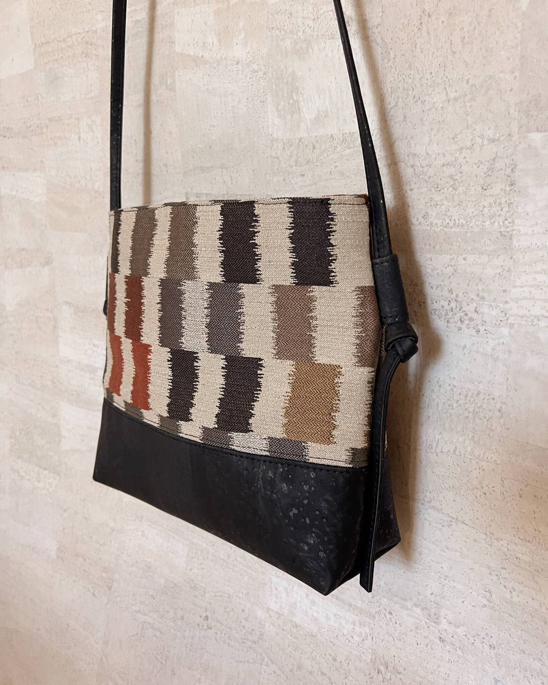 Yabisi Colibrí Cork Crossbody Bag in Midnight & Adoquines — handmade Costa Rican
