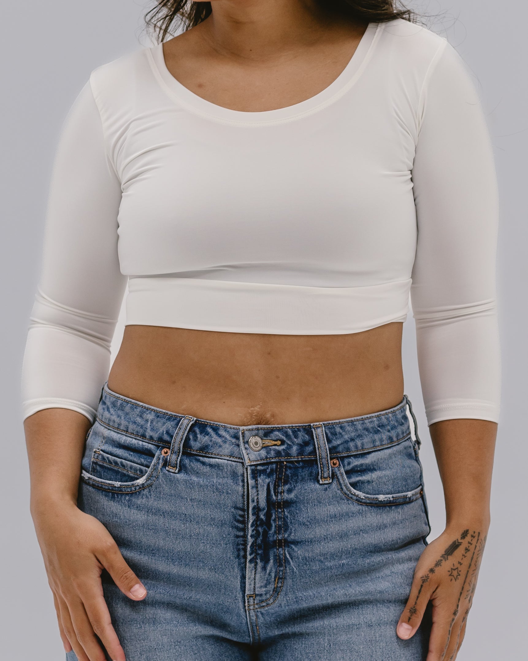 HALFTEE Elegant Line — Lace-Trimmed Elevated Layering