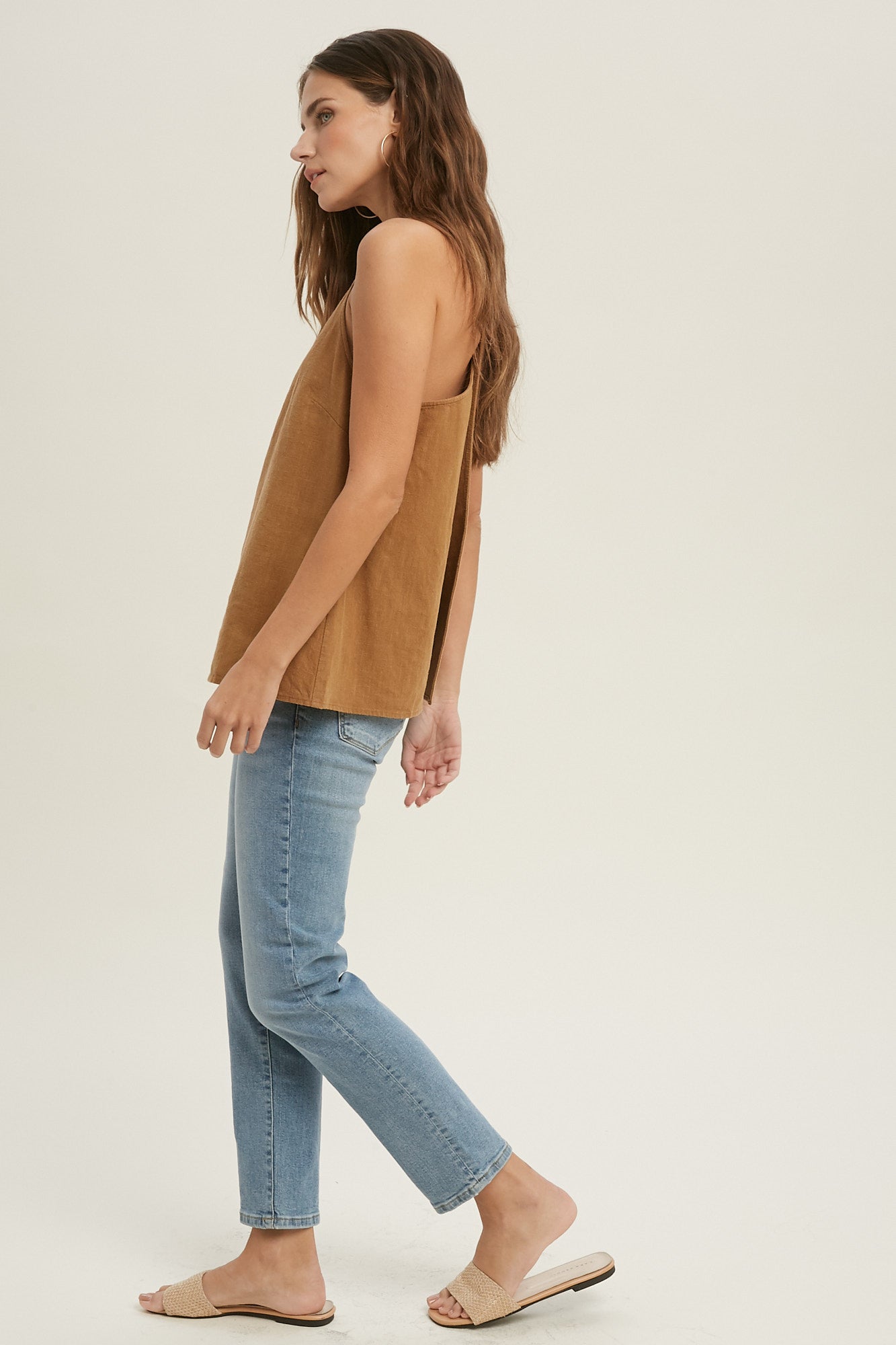 KADOU BOUTIQUE Overlap Back Detail Tank Top — side view