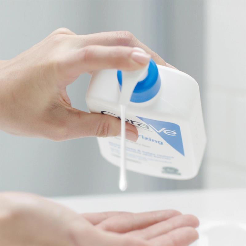 CeraVe Moisturising Lotion - Hydrating, Fragrance-Free for Dry Skin - 7.98 fl oz