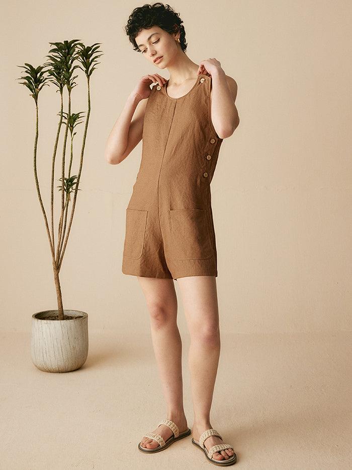 LINTICO LINTICO 100% Linen U-Neck Short Jumpsuit KENDALL — LINTICO branding close-up