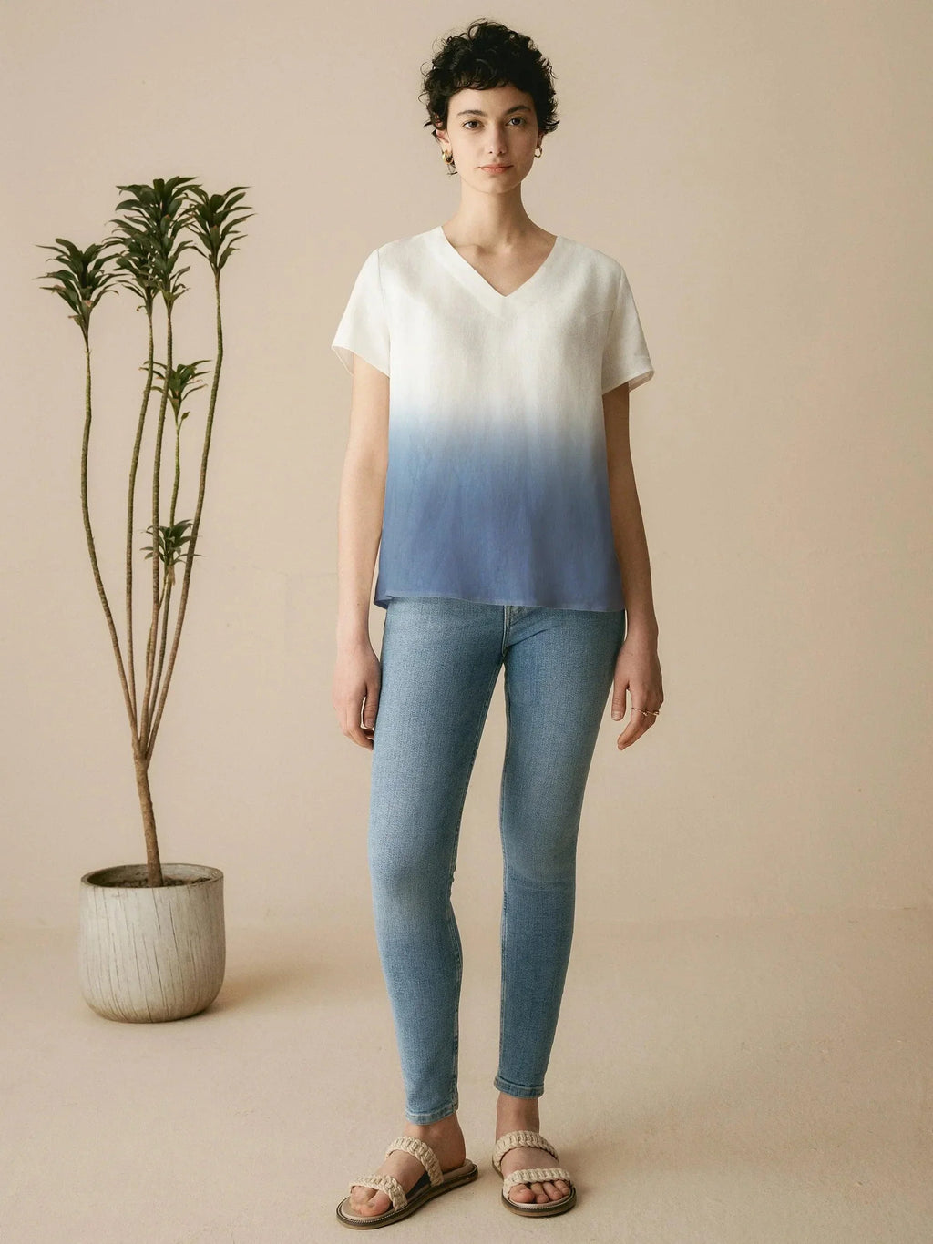 LINTICO LINTICO 100% Linen Easy Popover V-Neck Boxy Top DAWN — LINTICO branding close-up