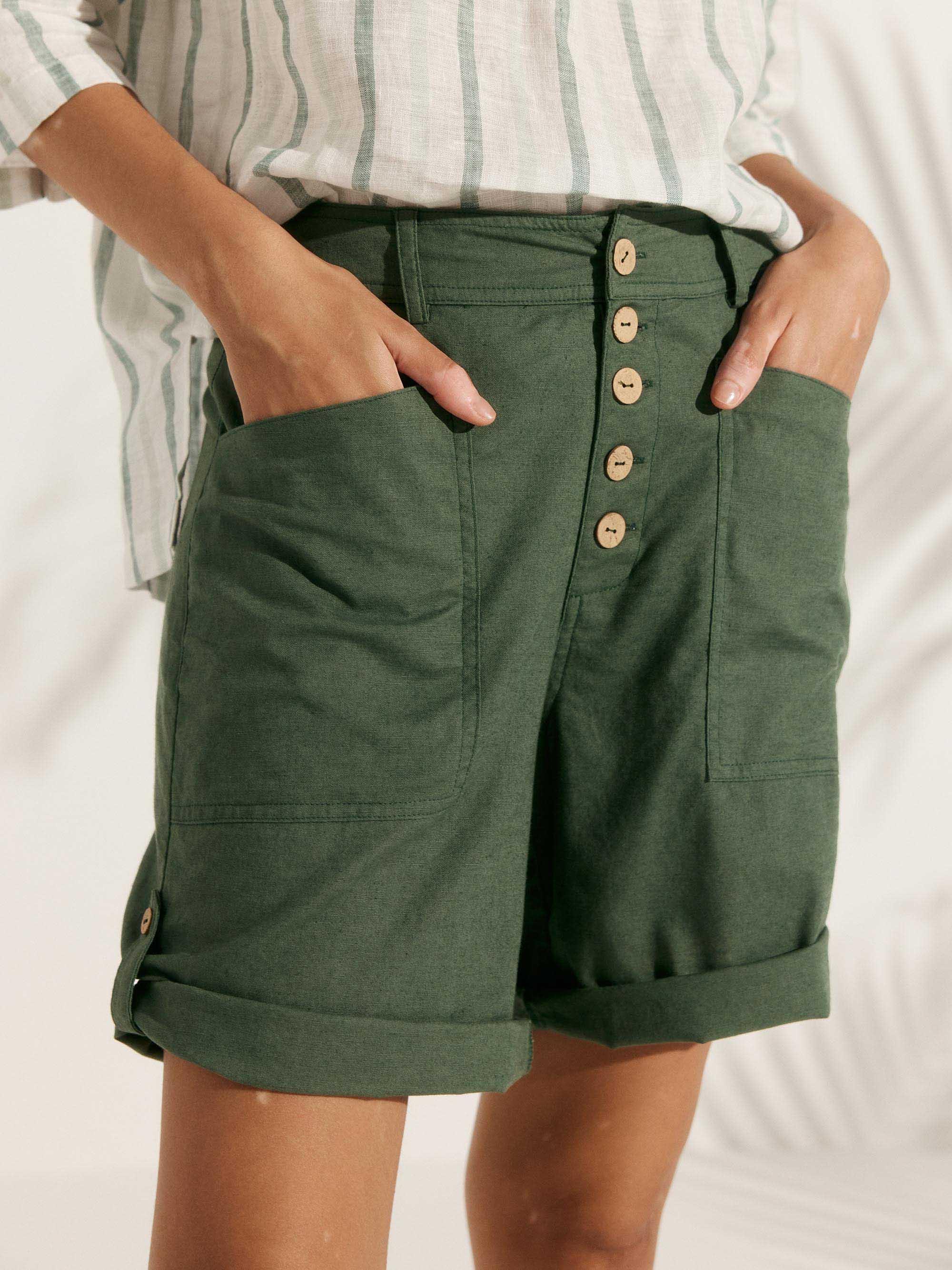 LINTICO Linen Button-Fly Quarter Shorts LUCY — detail shot 9