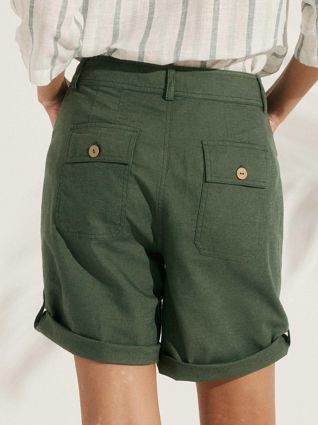 LINTICO Linen Button-Fly Quarter Shorts LUCY — comparison shot