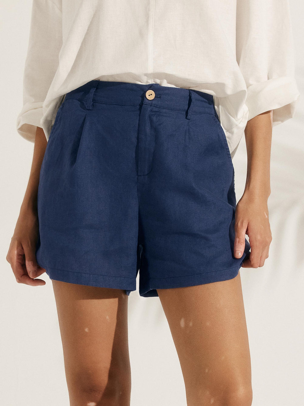 LINTICO 100% Linen Pleated Linen Shorts ELLEN — detail shot 8