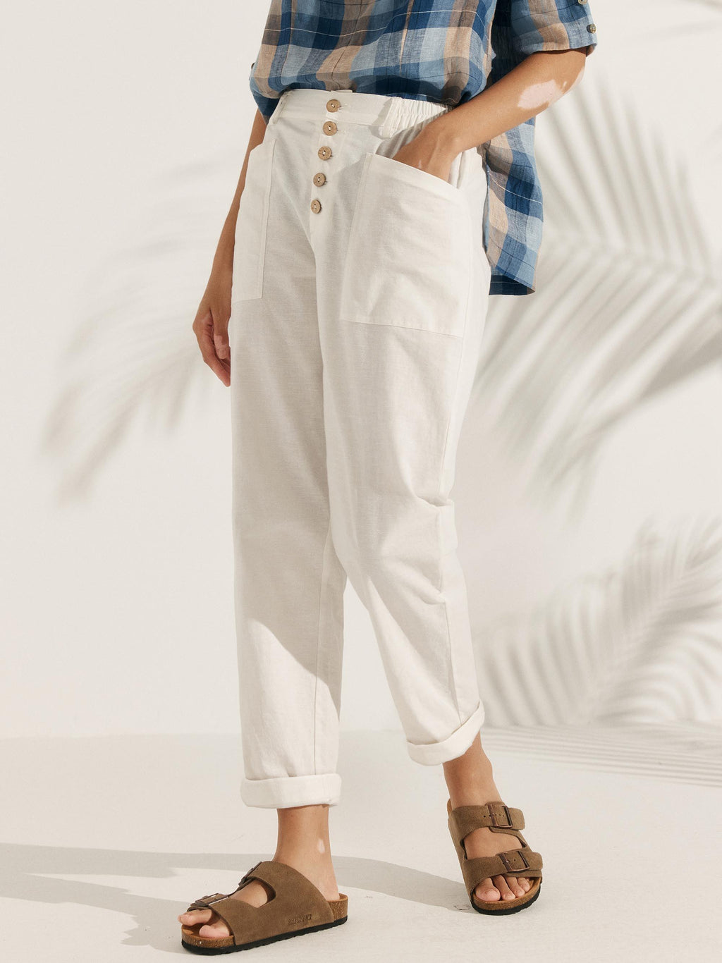 LINTICO Linen Simple Button Fly Trousers HEIDI — LINTICO branding close-up