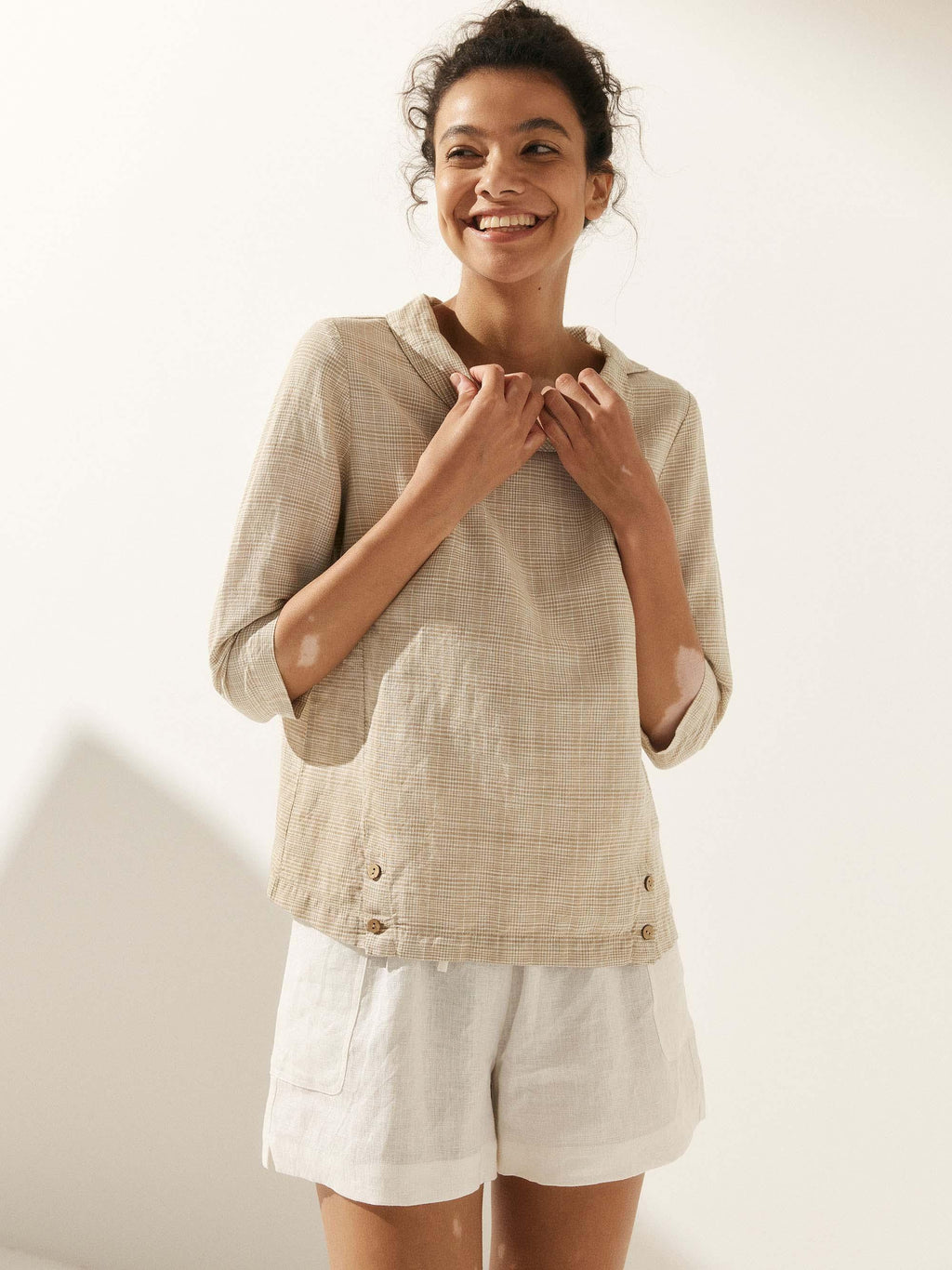 LINTICO Linen Round Soft-Fold Collar Top LAURA — fabric or material detail