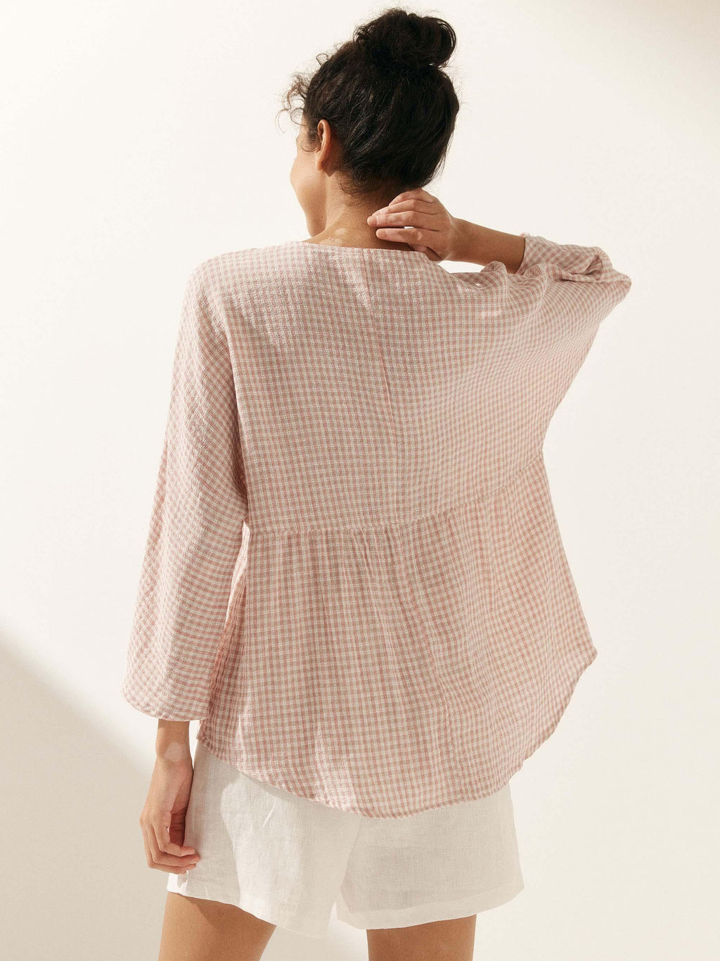 LINTICO Linen Checked Long-Sleeved Top CAROLINE — LINTICO branding close-up
