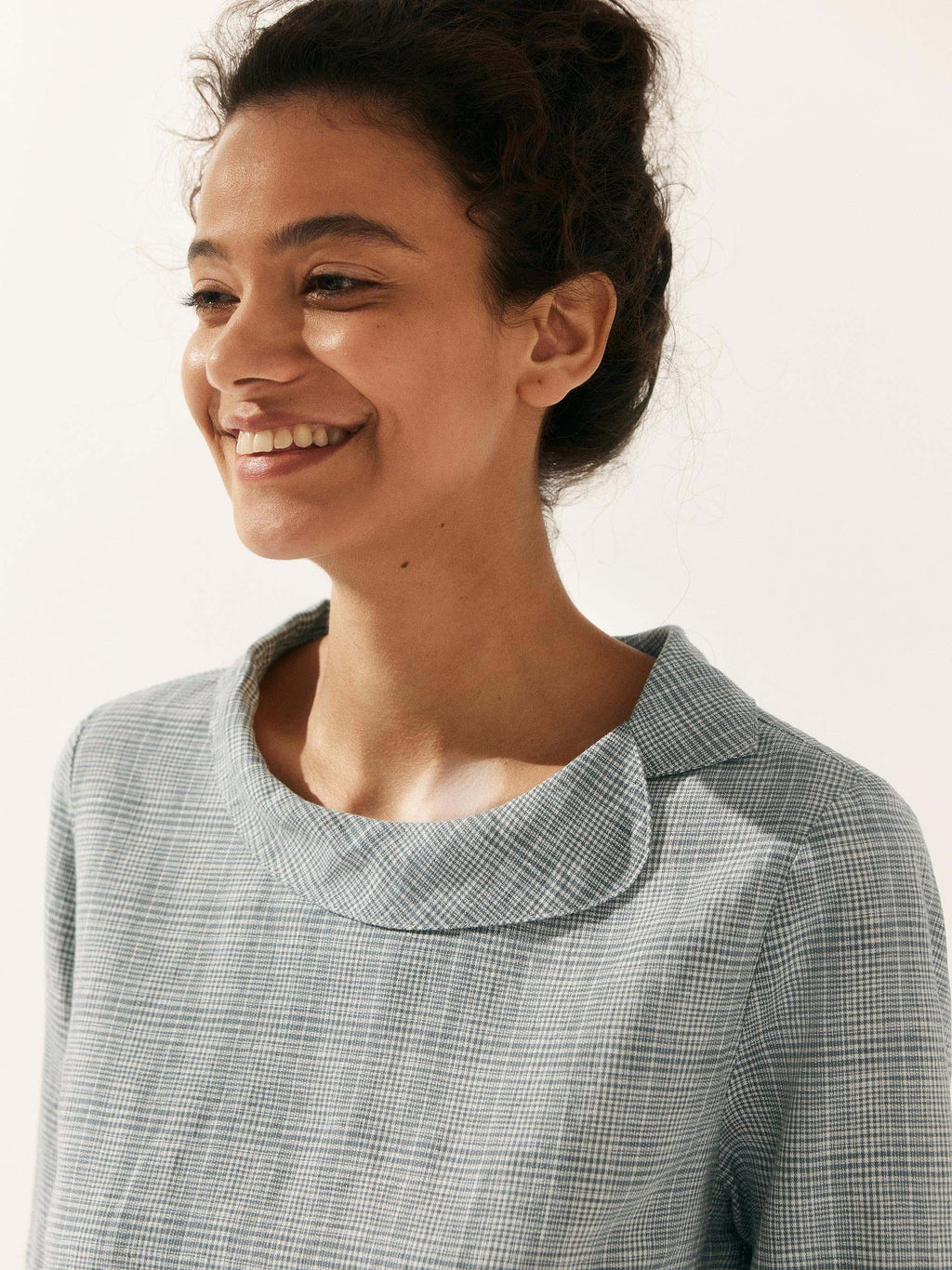 LINTICO Linen Gingham Checked Round Soft-Fold Collar Top LAURA — detail shot 6