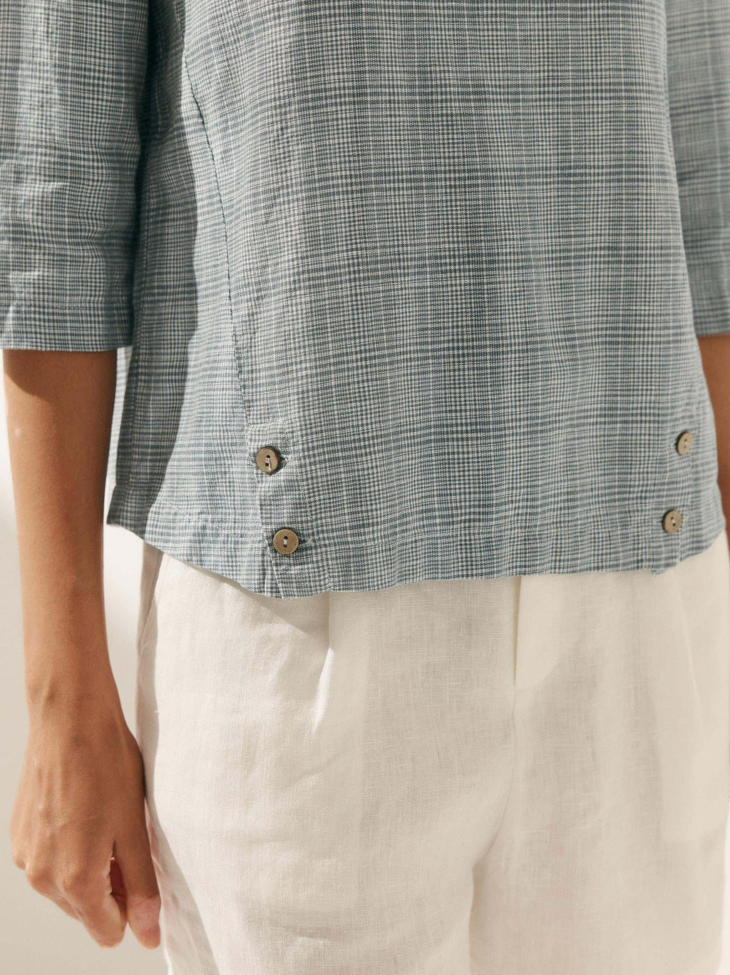 LINTICO Linen Round Soft-Fold Collar Top LAURA — packaging