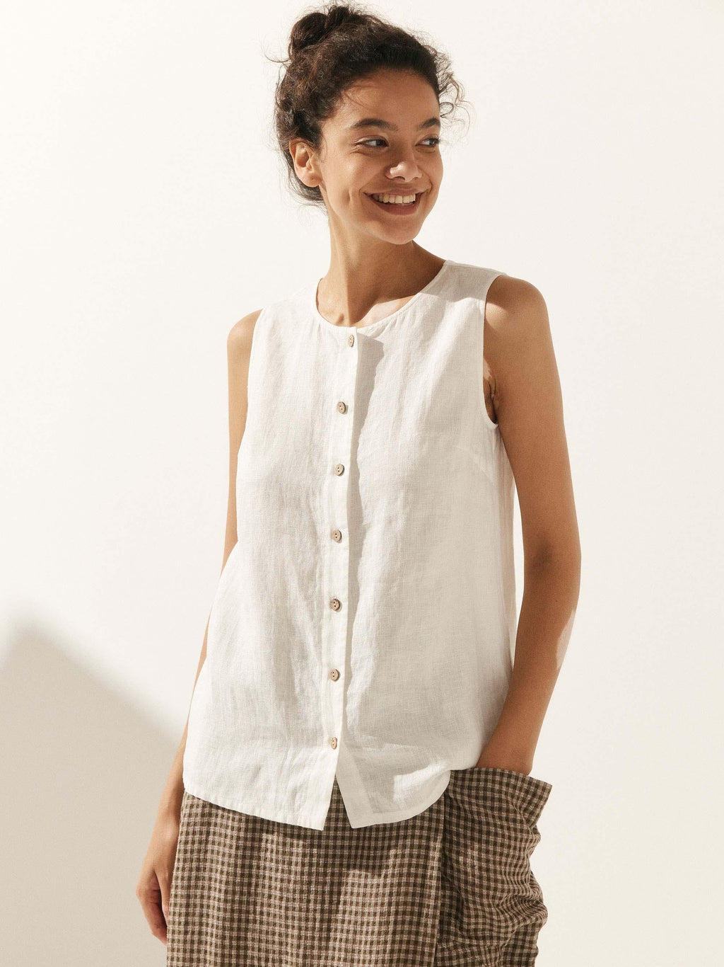 LINTICO 100% Linen Buttons Down Tank Top ERIN — detail shot 7