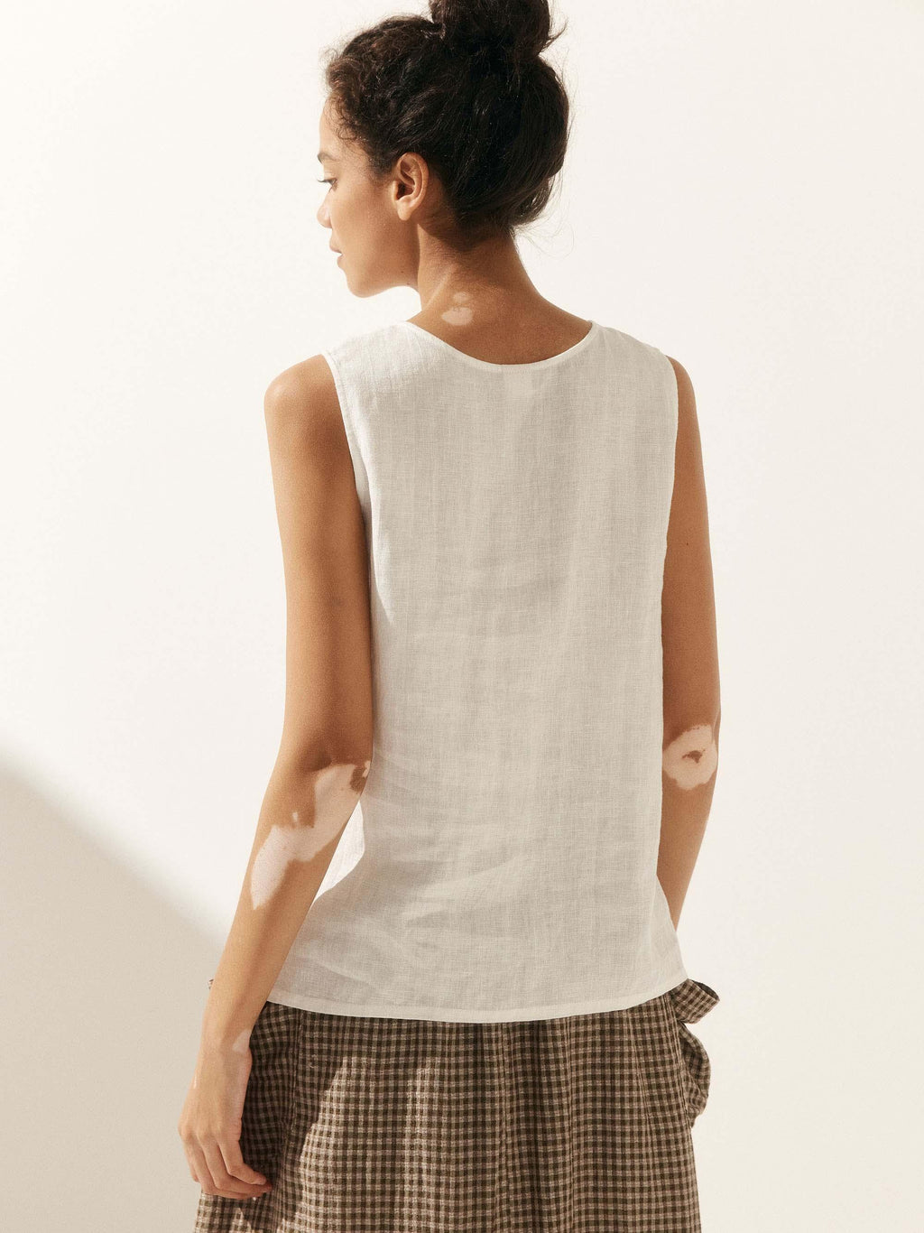 LINTICO 100% Linen Buttons Down Tank Top ERIN — detail shot 8