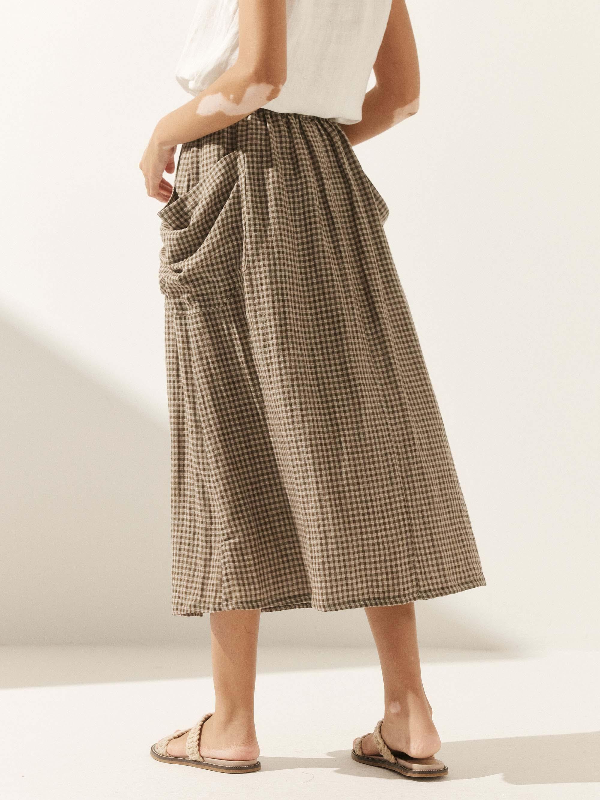 LINTICO Linen Checked Elastic Waist Skirt MARINA — LINTICO branding close-up