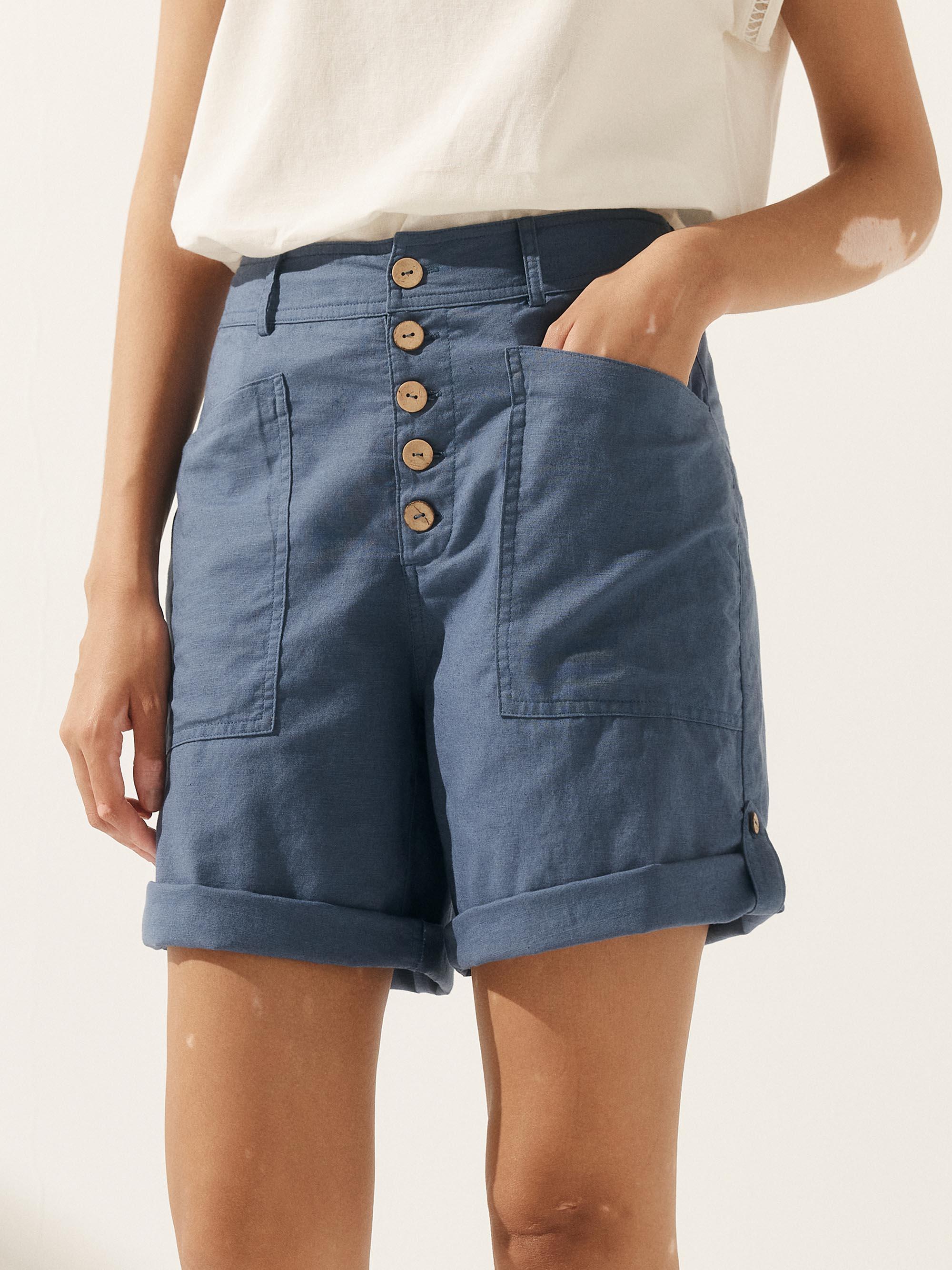 LINTICO Linen Button-Fly Quarter Shorts LUCY — product on model