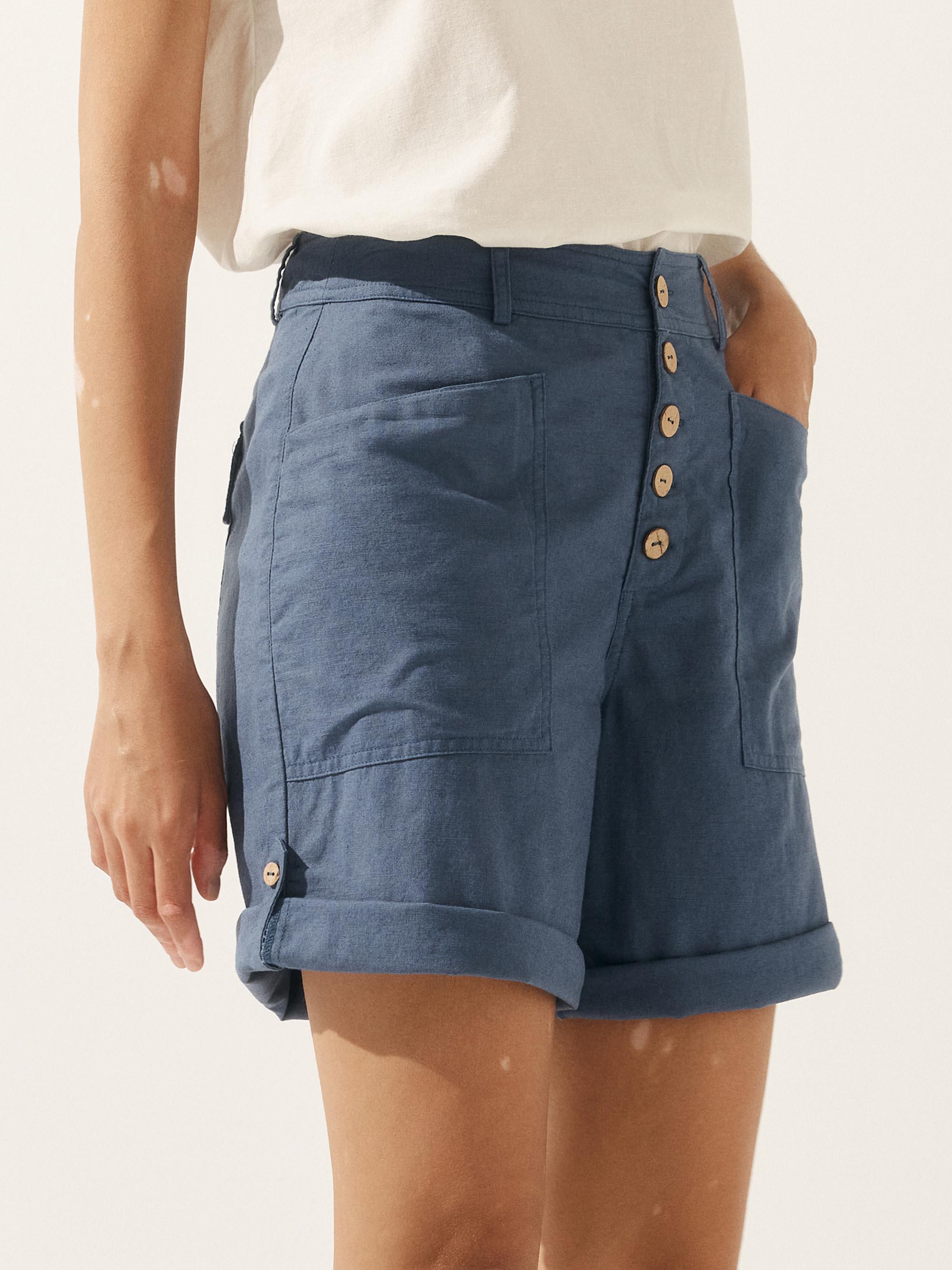 LINTICO Linen Button-Fly Quarter Shorts LUCY — flat-lay composition