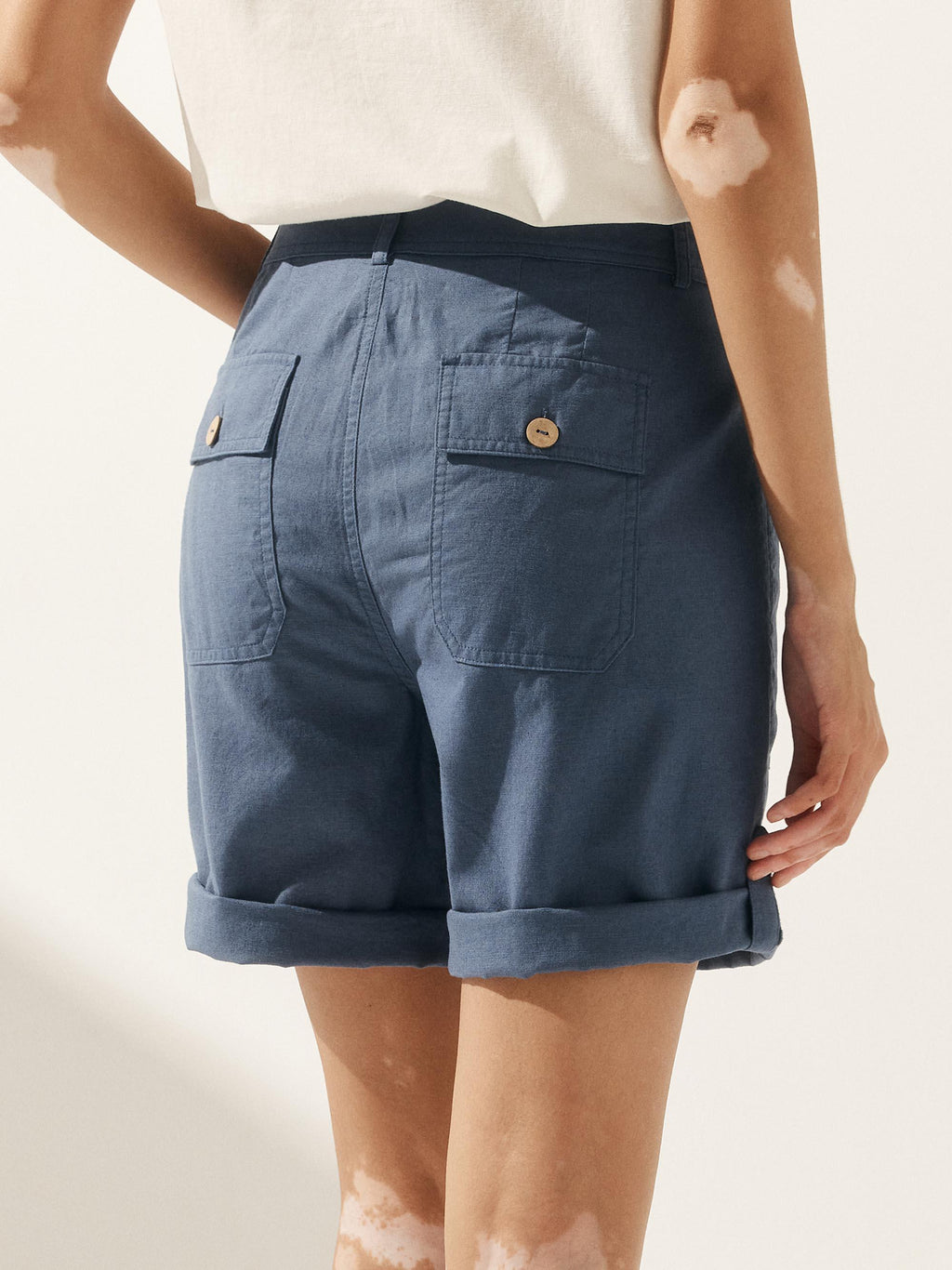 LINTICO Linen Button-Fly Quarter Shorts LUCY — main product shot