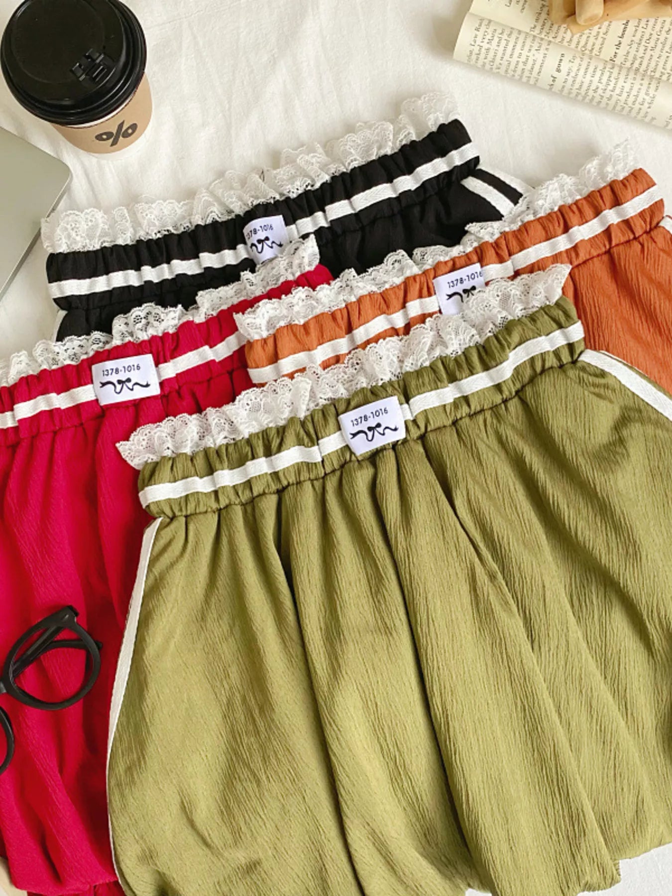 Lace Trim Elastic Waist Mini Skirt