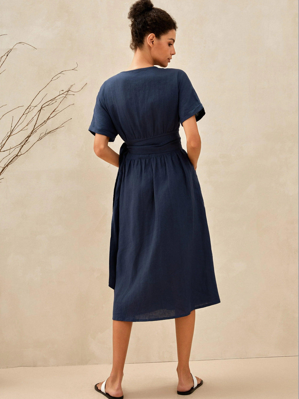 LINTICO 100% Linen Kimono Dress CELESTE — LINTICO branding close-up