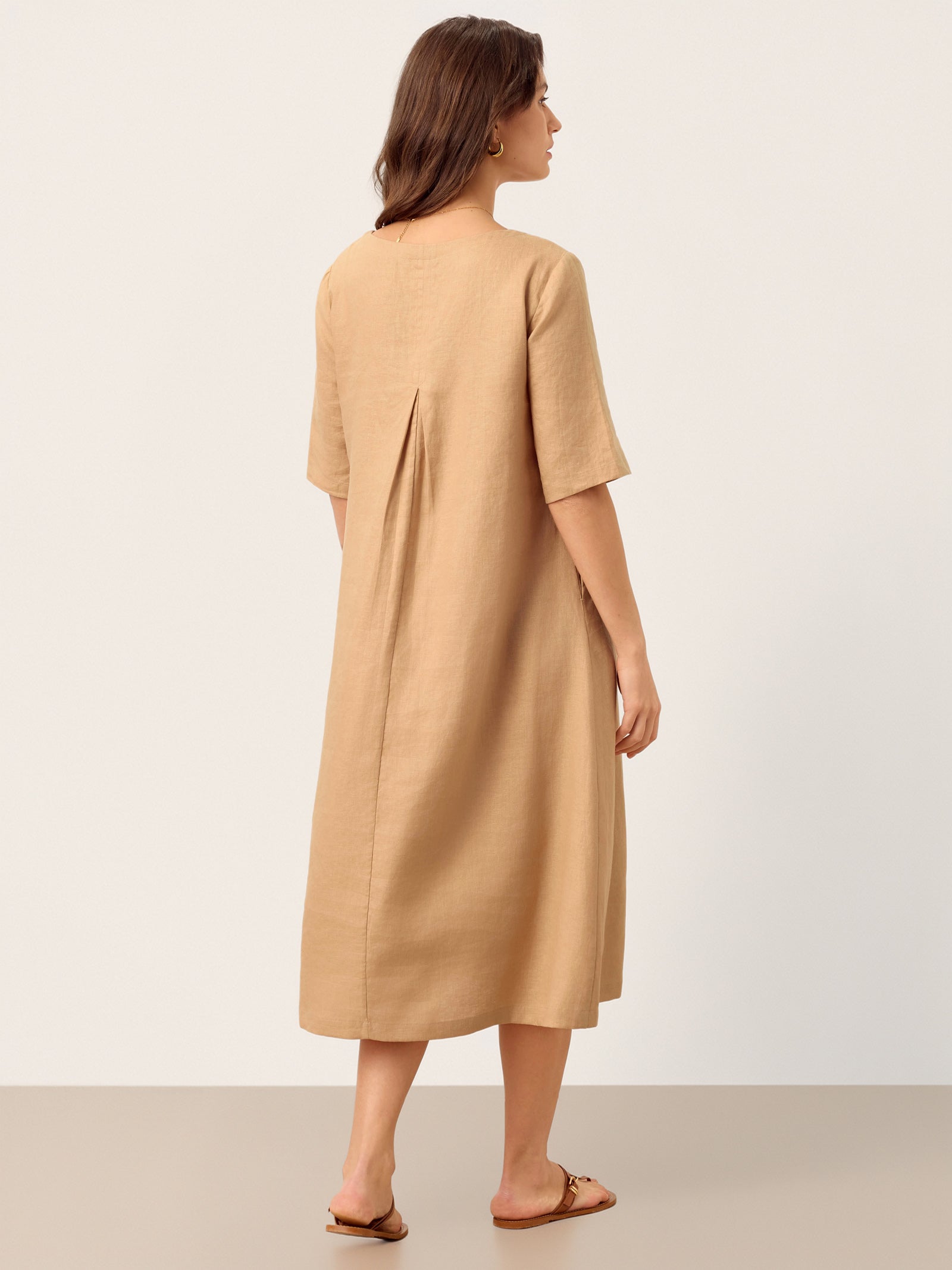 LINTICO 100% Linen Side-Gathered Bow Maxi Dress ESMERALDA — LINTICO branding close-up