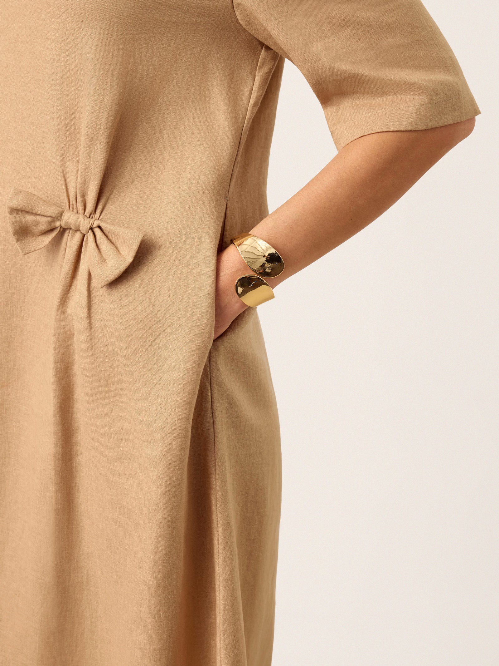 LINTICO 100% Linen Side-Gathered Bow Maxi Dress ESMERALDA — detail shot 6