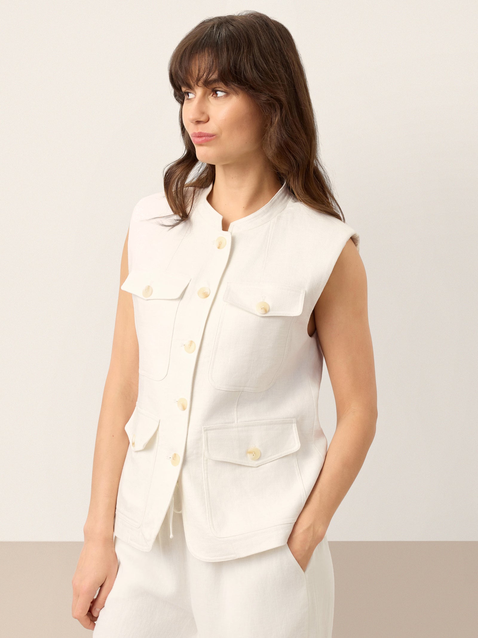 LINTICO 100% Linen Four-Pocket Tailored Sleeveless Vest COSIMA — LINTICO branding close-up