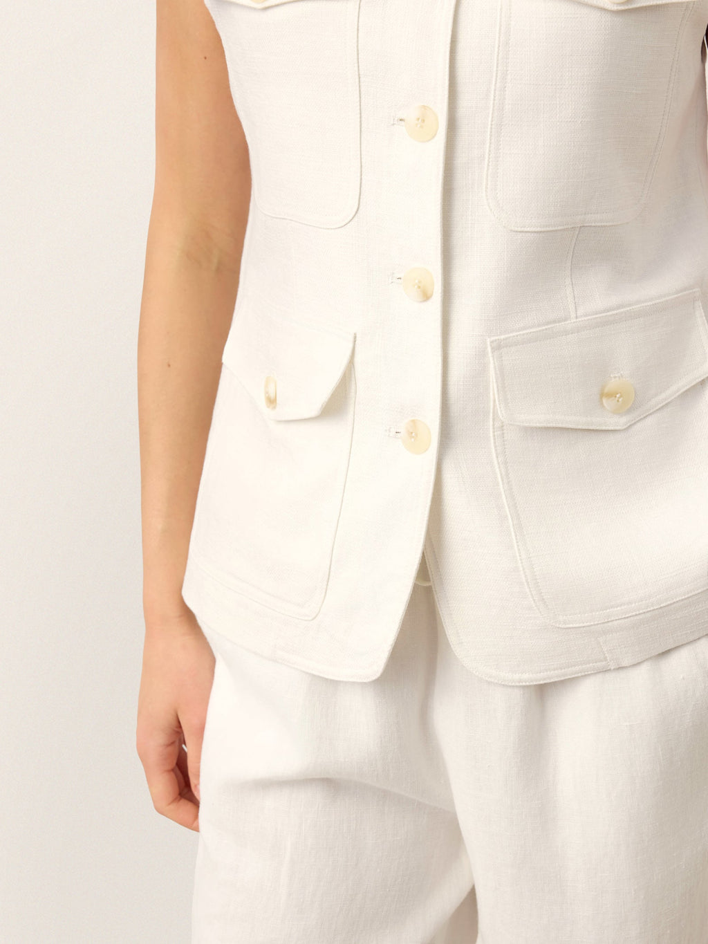 LINTICO 100% Linen Four-Pocket Tailored Sleeveless Vest COSIMA — detail shot 7