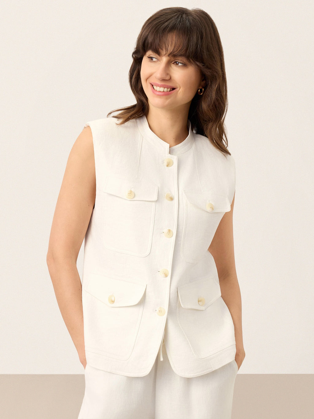 LINTICO 100% Linen Four-Pocket Tailored Sleeveless Vest COSIMA — lifestyle worn / used context