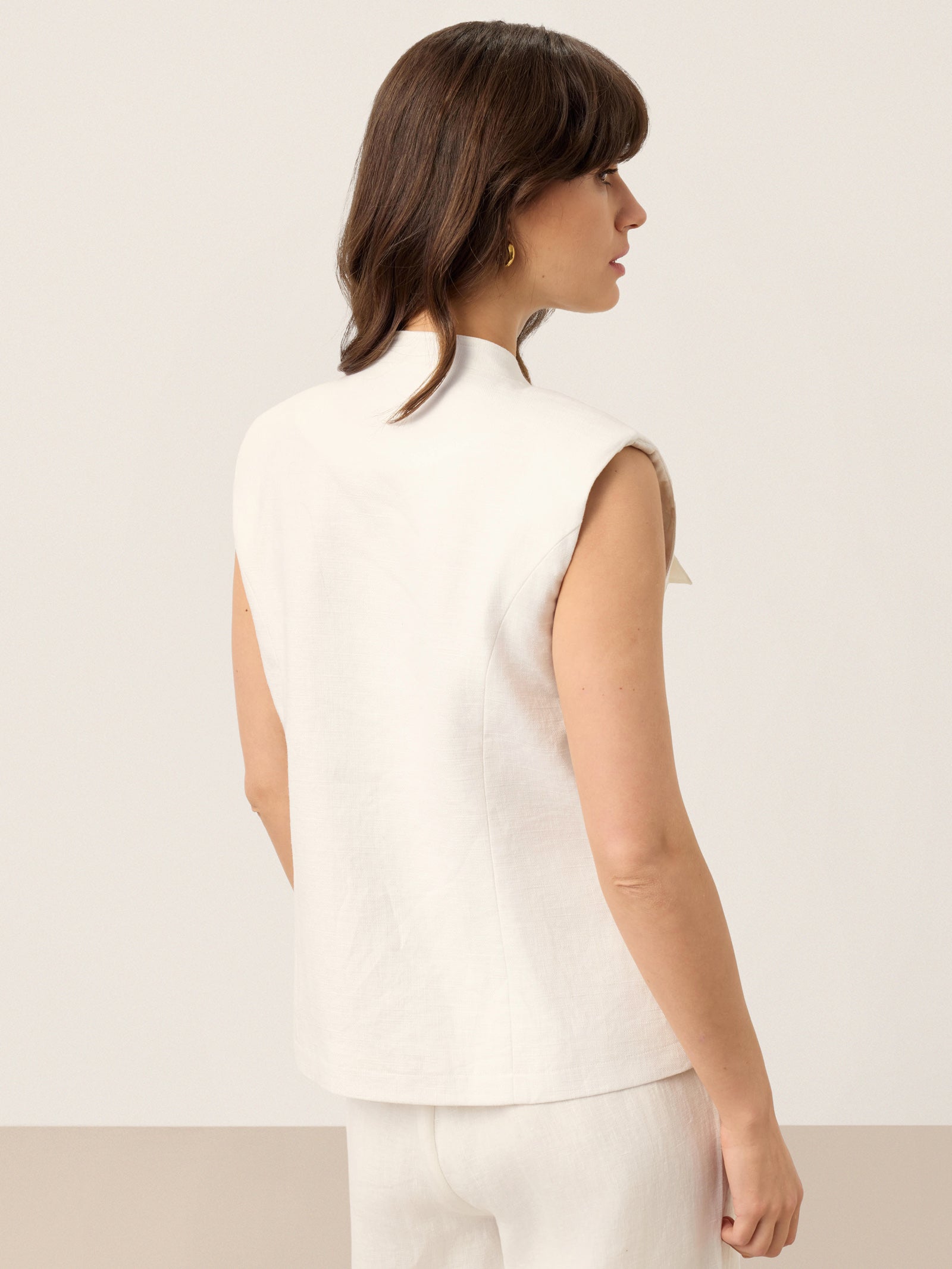 LINTICO 100% Linen Four-Pocket Tailored Sleeveless Vest COSIMA — tops-vests-linen category context