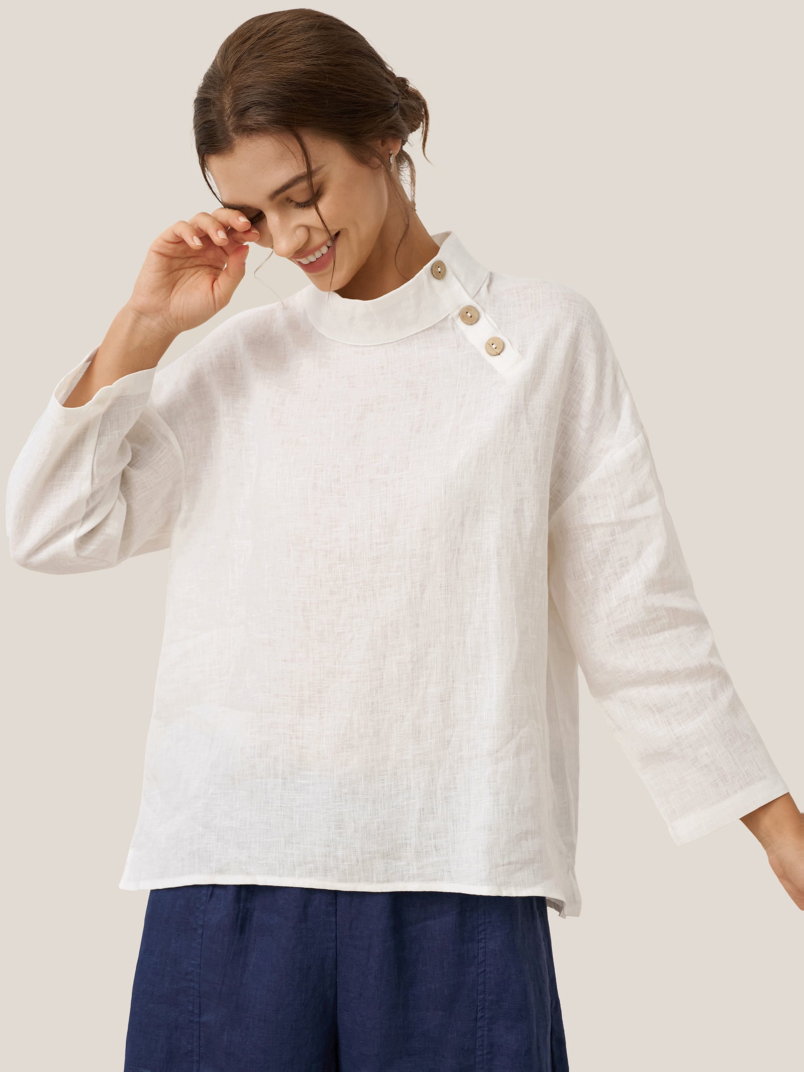 LINTICO 100% Linen Classic Side Neck Top CORA — detail shot 6