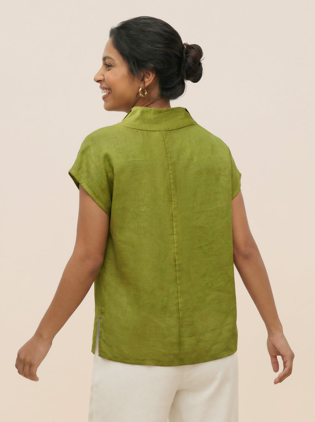 LINTICO LINTICO 100% Linen Collared Cap Sleeve Top IVY — LINTICO branding close-up