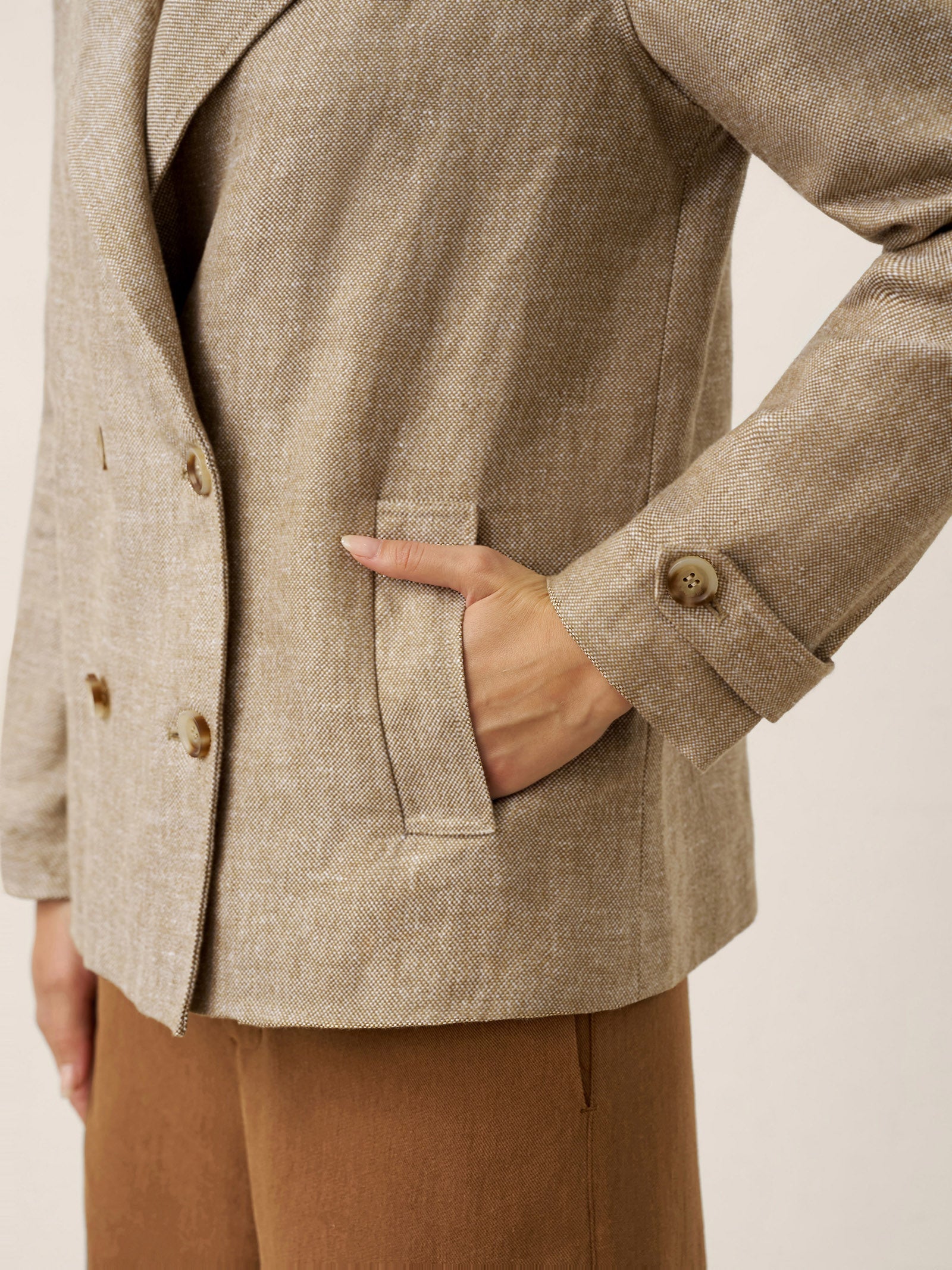 LINTICO 100% Linen Convertible Stand Collar Double Breasted Blazer Jacket NAOMI — detail shot 6