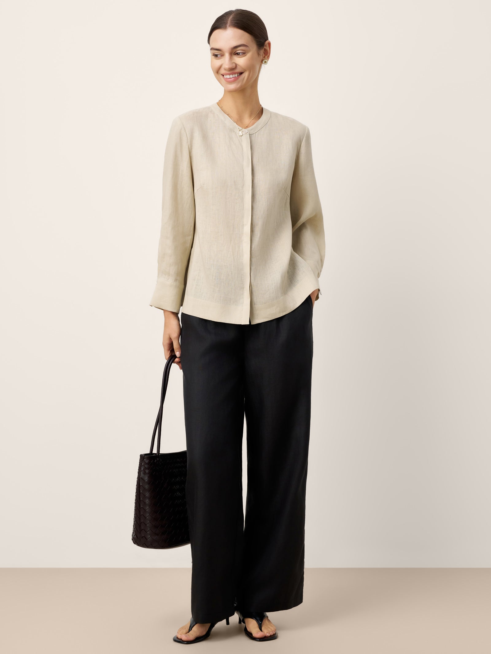 LINTICO LINTICO 100% Linen Hidden Button Crew Neck Shirt INES — detail shot 10