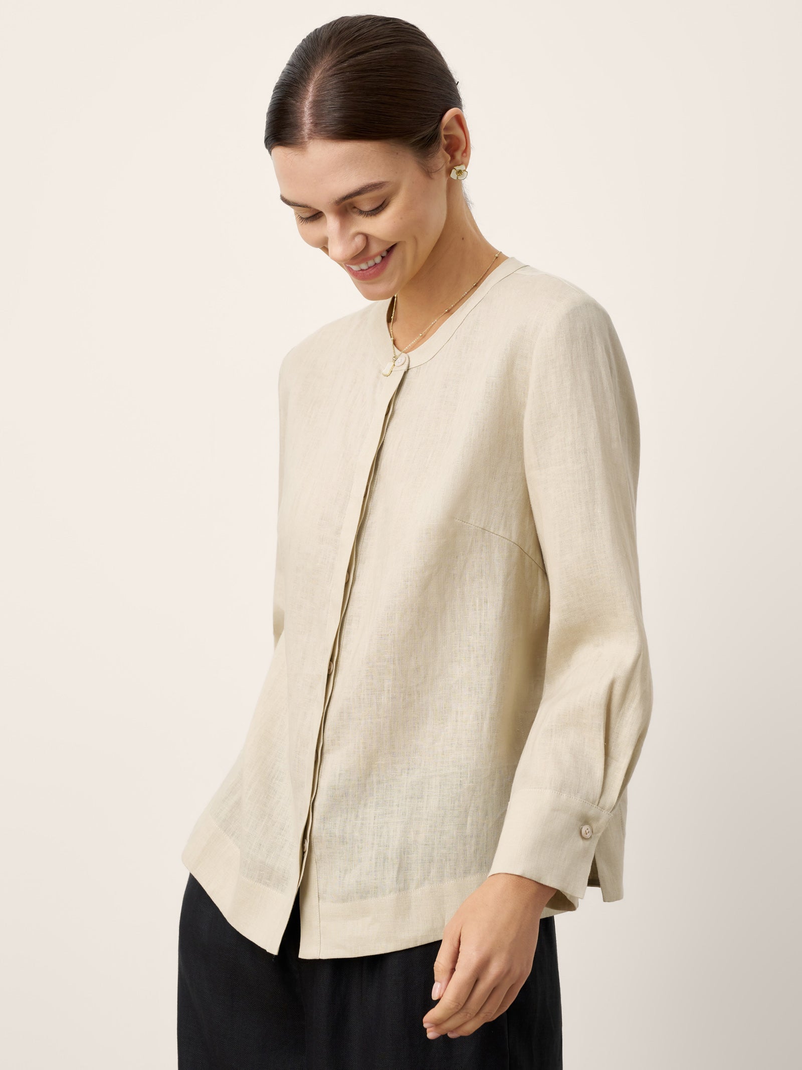 LINTICO LINTICO 100% Linen Hidden Button Crew Neck Shirt INES — LINTICO branding close-up