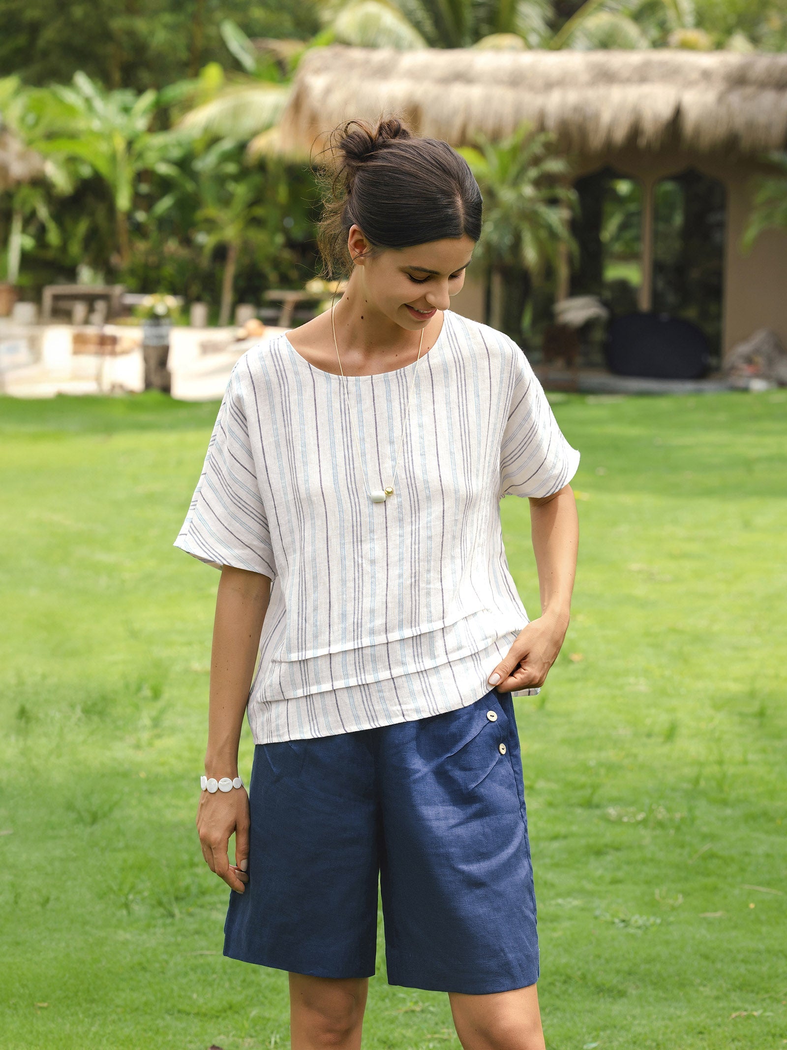 LINTICO LINTICO 100% Linen Elastic Waistband Capri Pants ANNA — construction detail
