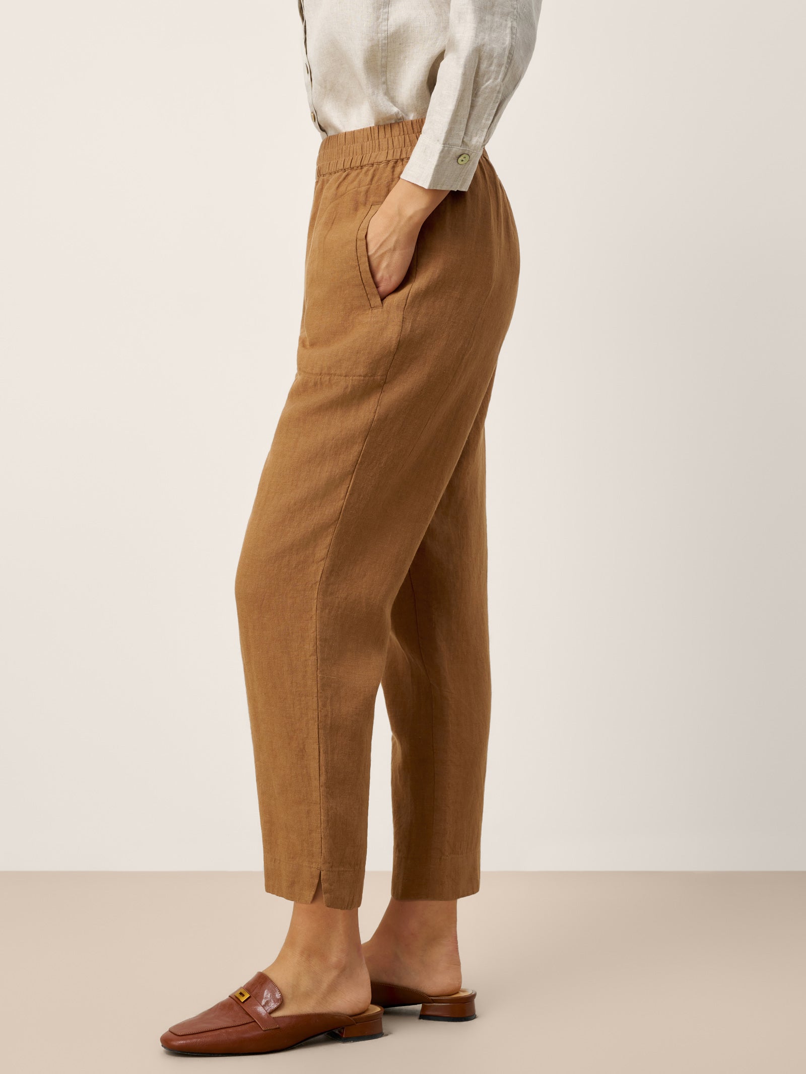 LINTICO 100% Linen Elasticated Waist Ankle Pants GWEN — LINTICO branding close-up