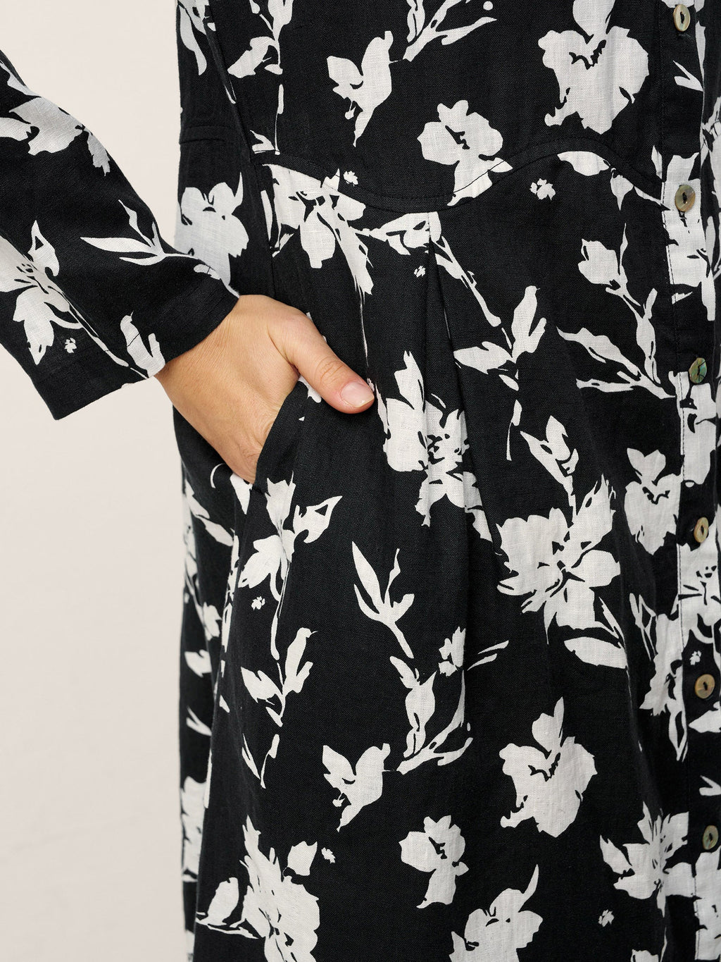 LINTICO 100% Linen Floral Printed Gathered Maxi Dress ELODIE — detail shot 7