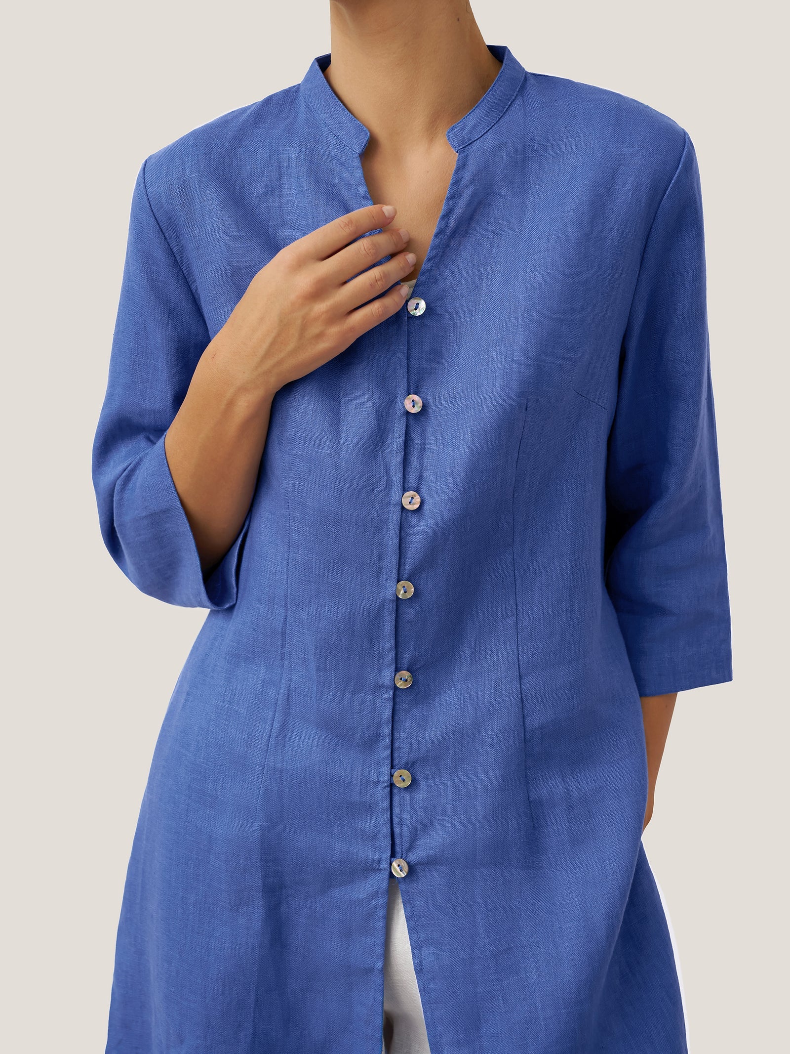 LINTICO 100% Linen Hand Button Long Top DILLON — product on model
