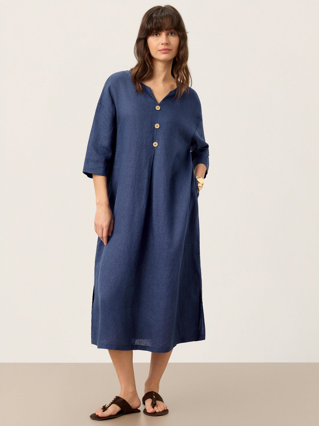 LINTICO 100% Linen Notch Neck Inverted Pleat Maxi Dress MATILDE — LINTICO branding close-up