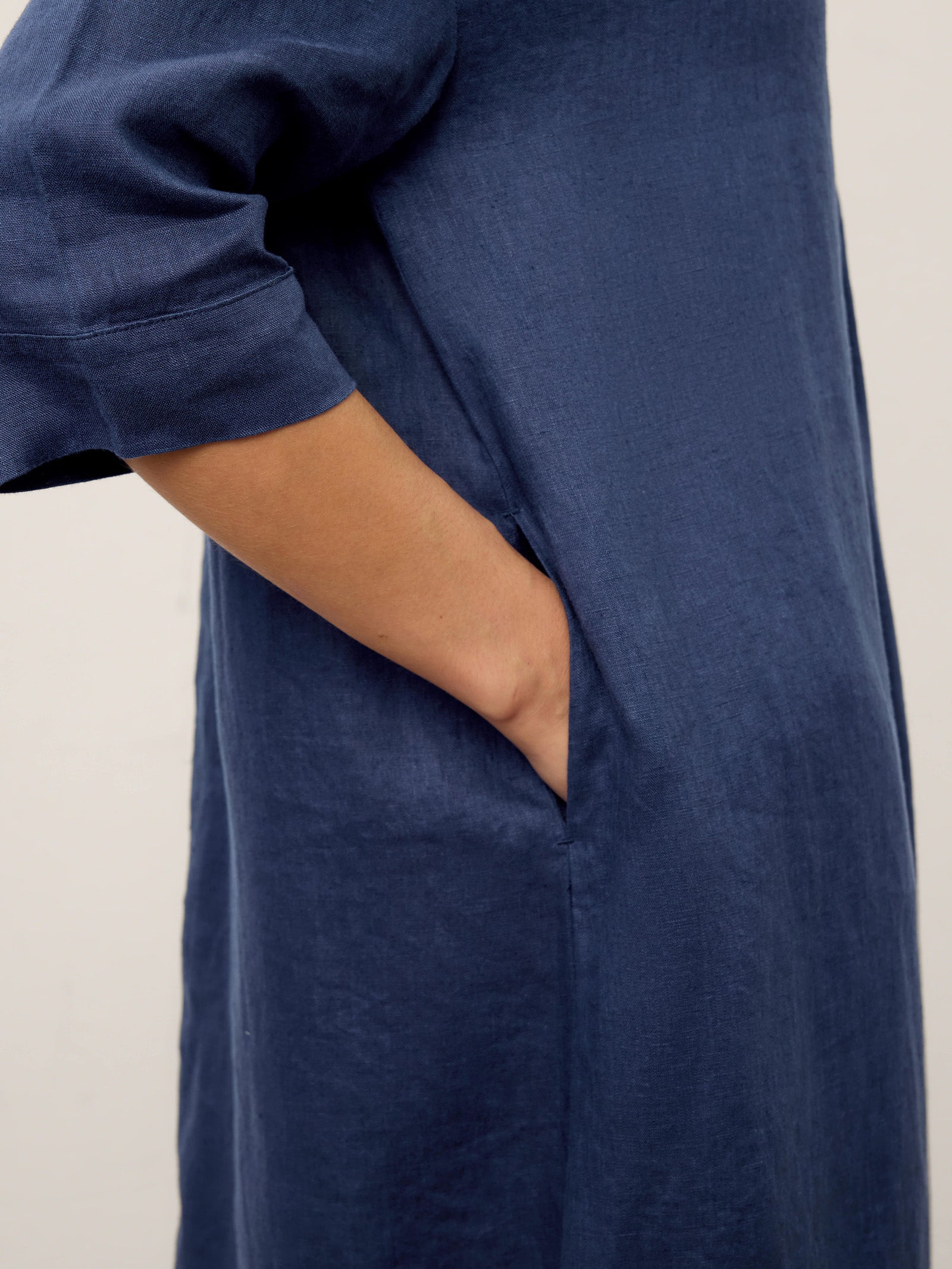 LINTICO 100% Linen Notch Neck Inverted Pleat Maxi Dress MATILDE — detail shot 9
