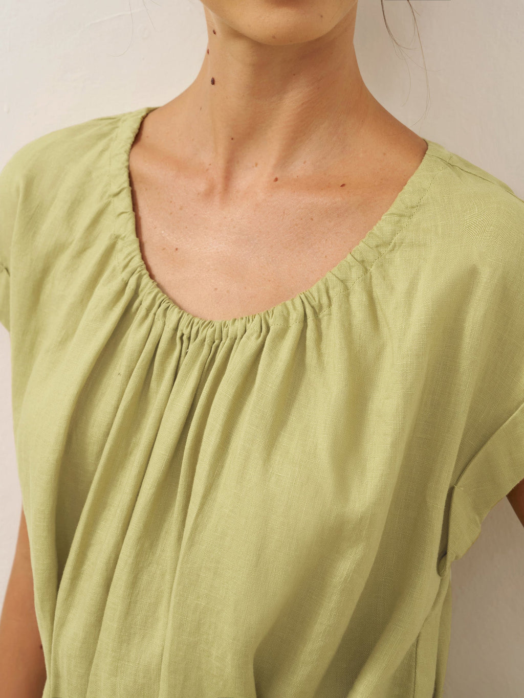 LINTICO 100% Linen Pleated Crew Neck Maxi Dress with Detachable Tie Straps MIRA — detail shot 10