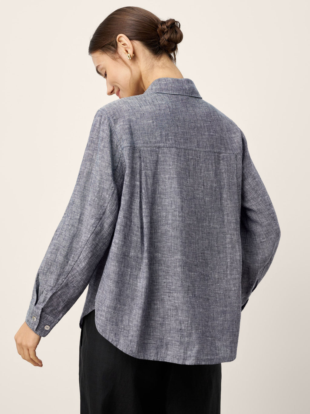 LINTICO 100% Linen Relaxed Drop Shoulder Pocket Shirt ASTER — LINTICO branding close-up