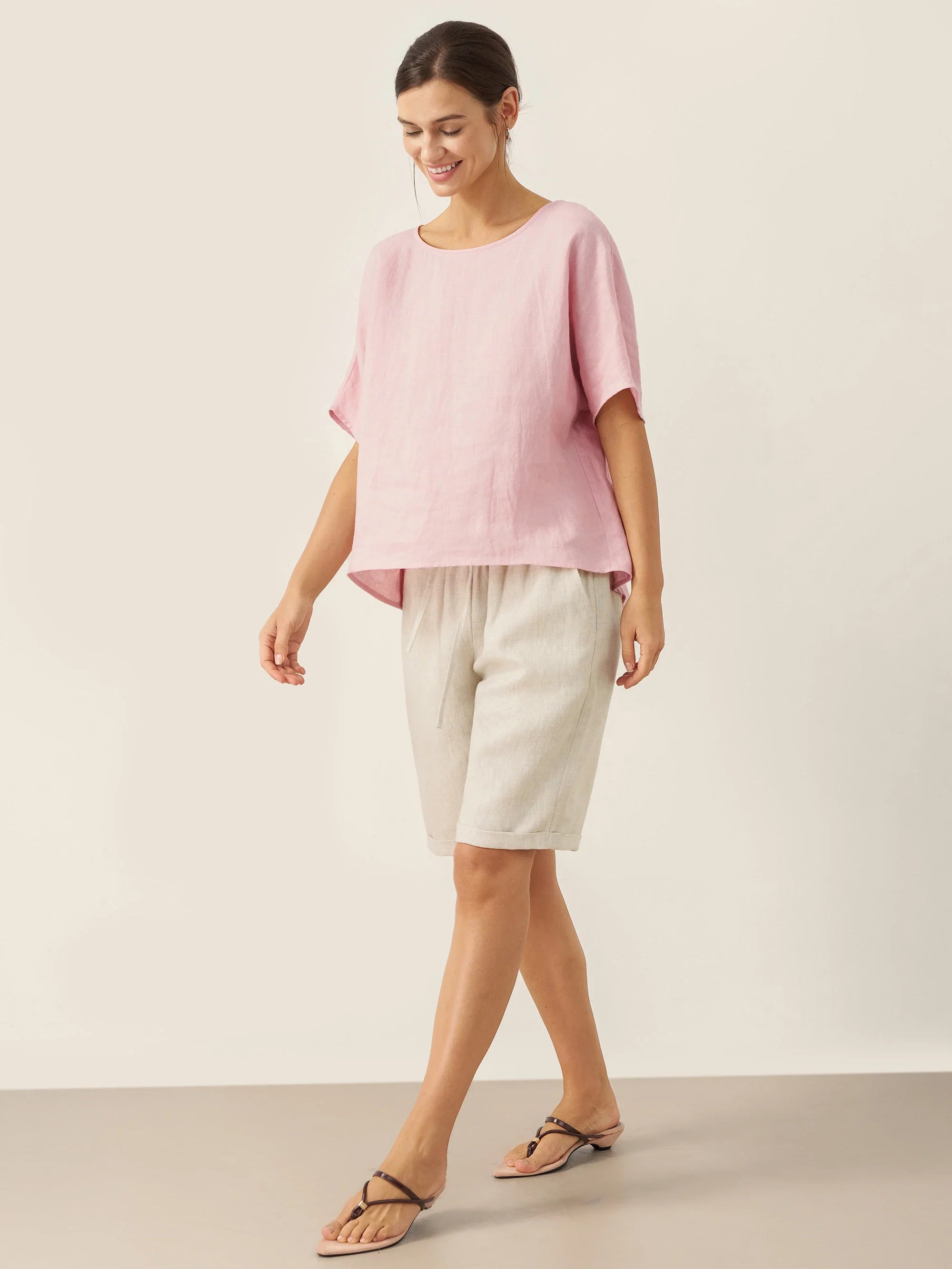 LINTICO 100% Linen Elastic Drawstring Waist Capri Pants XIMENA — LINTICO branding close-up