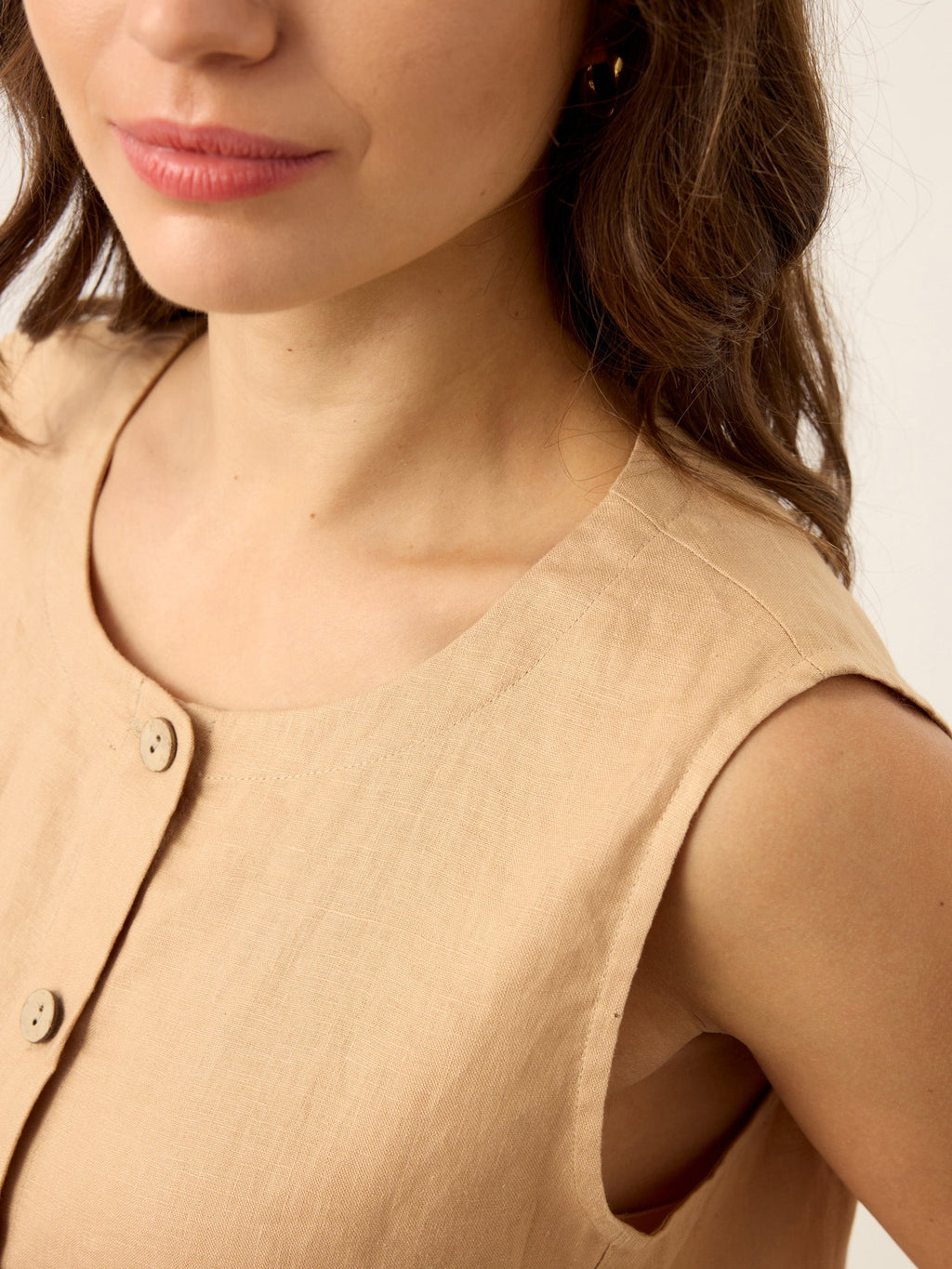 LINTICO 100% Linen Cinch-Back Sleeveless Tailored Vest BRONWYN — detail shot 6