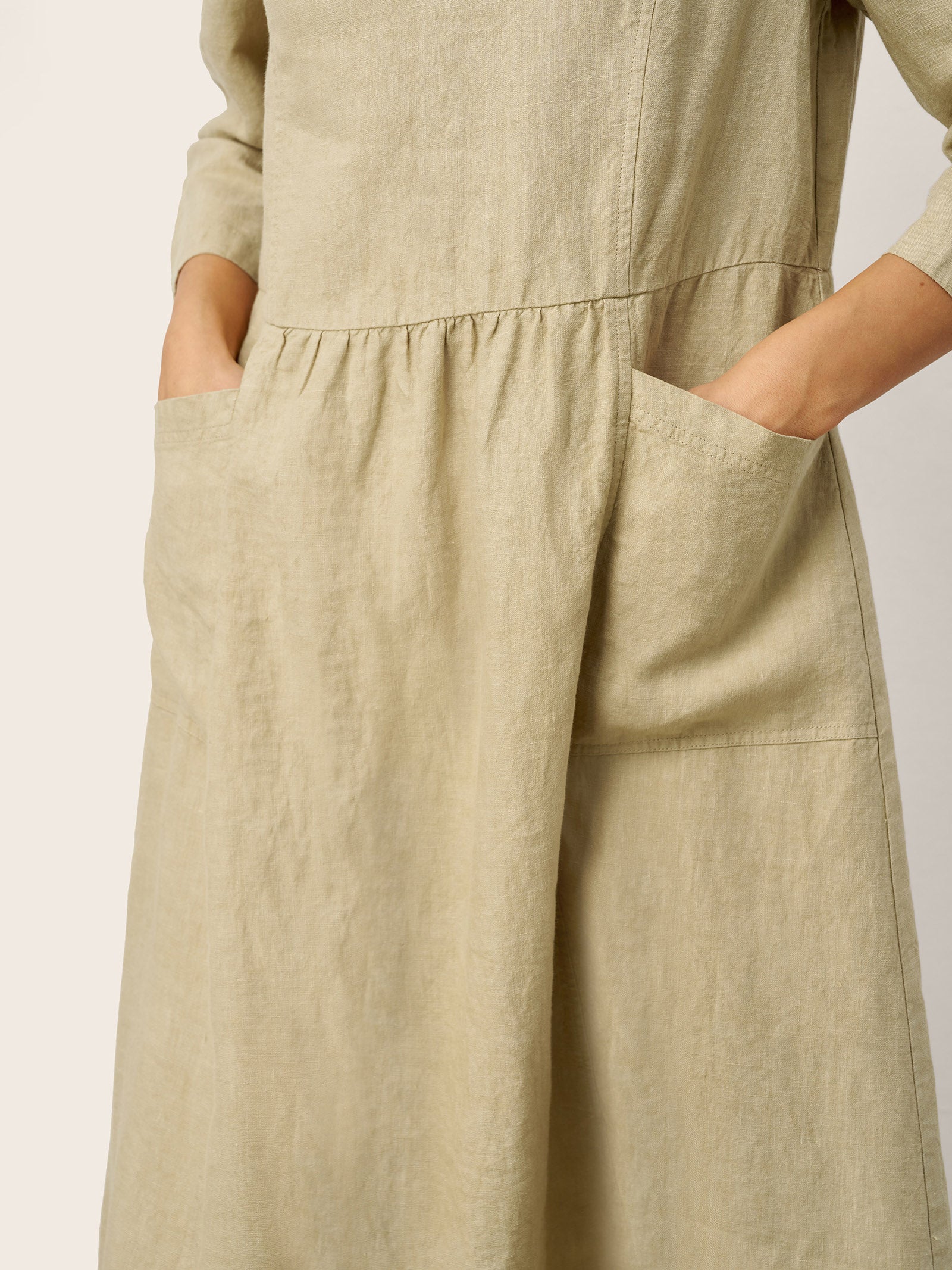 LINTICO 100% Linen Shirred Waistline Patch Pocket Maxi Dress MARCELLA — detail shot 10