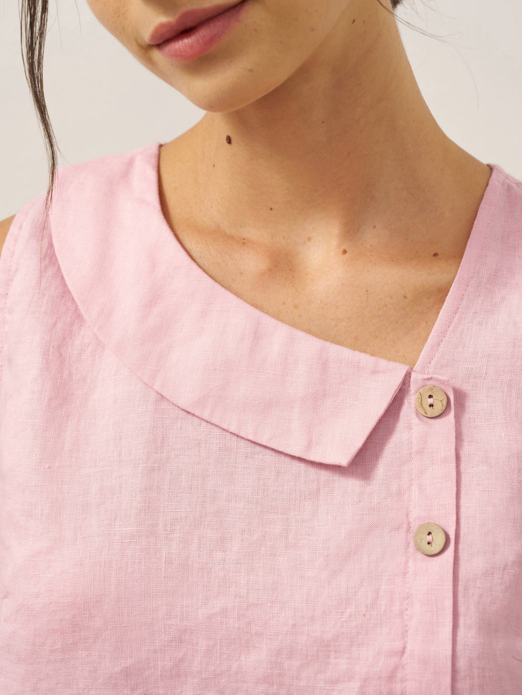 LINTICO 100% Linen Sleeveless Crescent Collar Top KARA — comparison shot