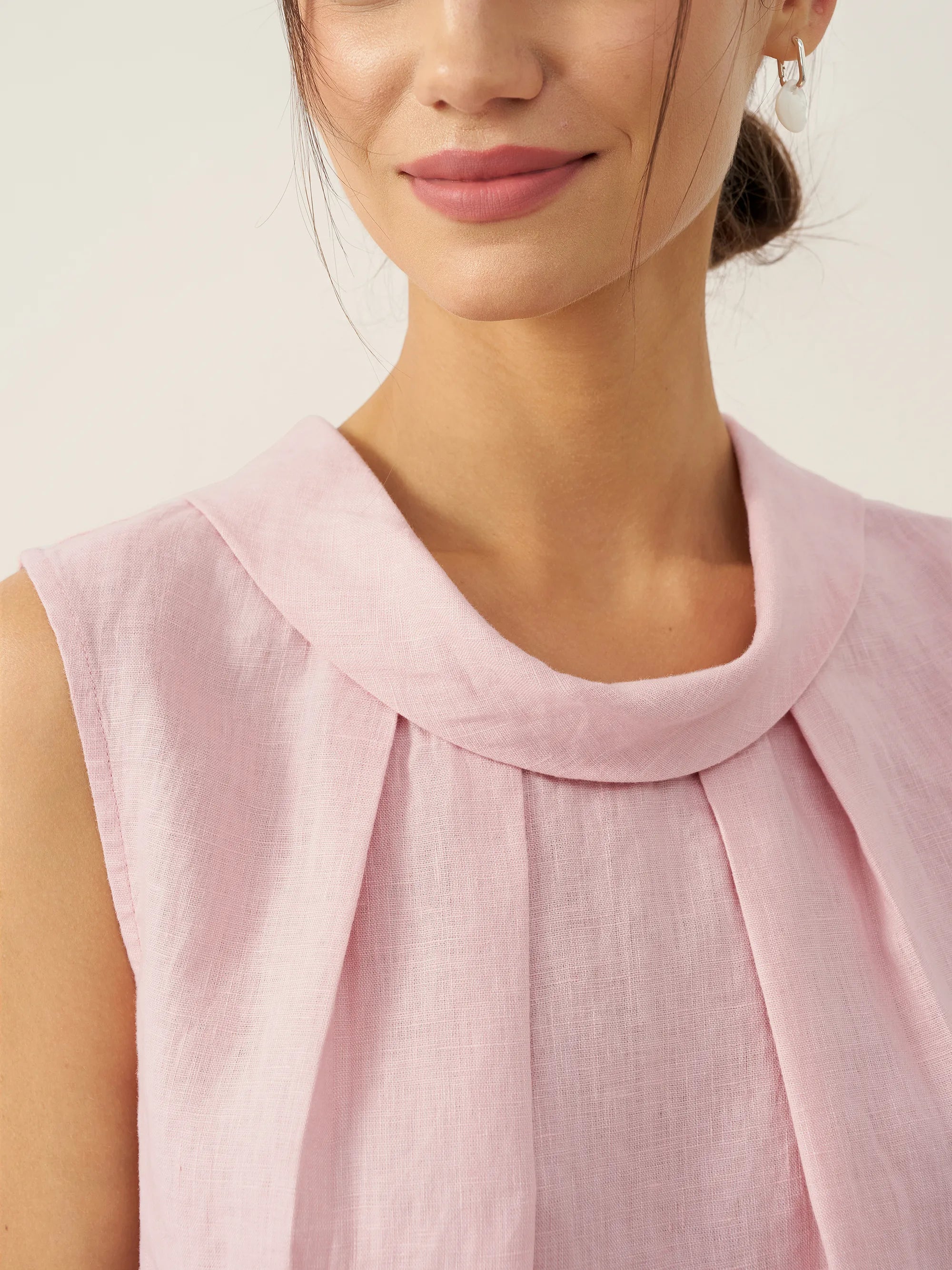 LINTICO 100% Linen Structured Collar Sleeveless Blouse BLAIR — LINTICO branding close-up