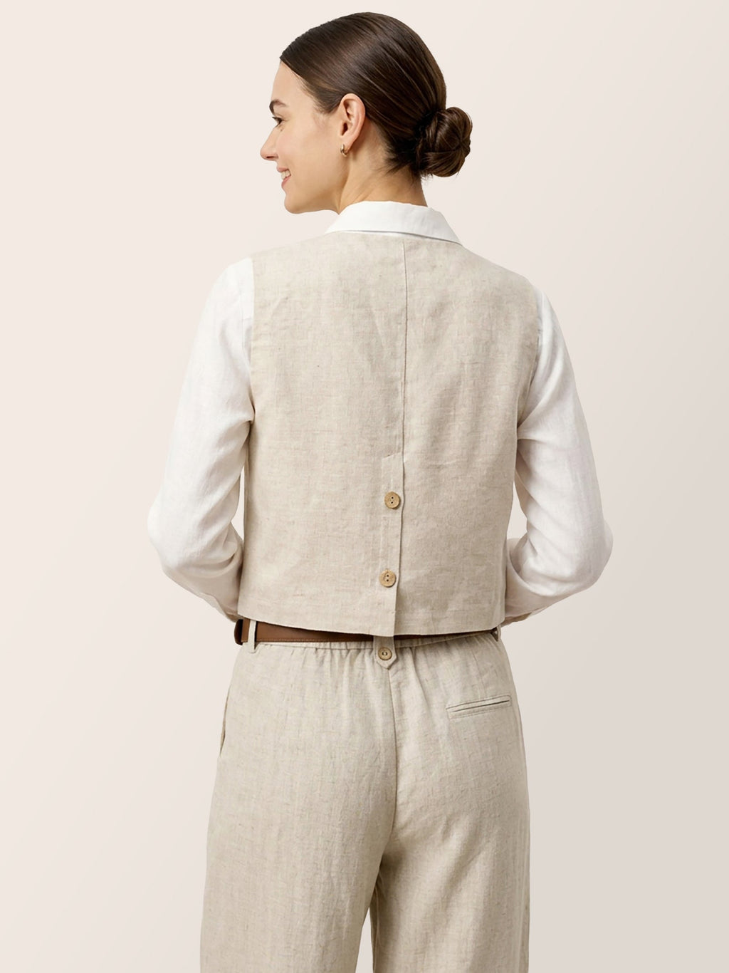 LINTICO 100% Linen V-Neck Buttoned Closure Vest DELIA — LINTICO branding close-up